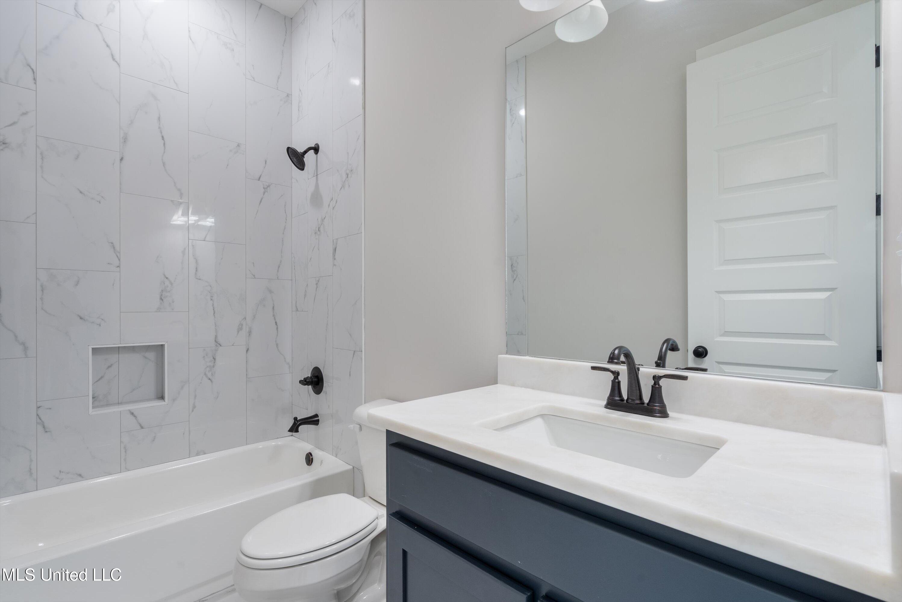 3922 Swan Cove
