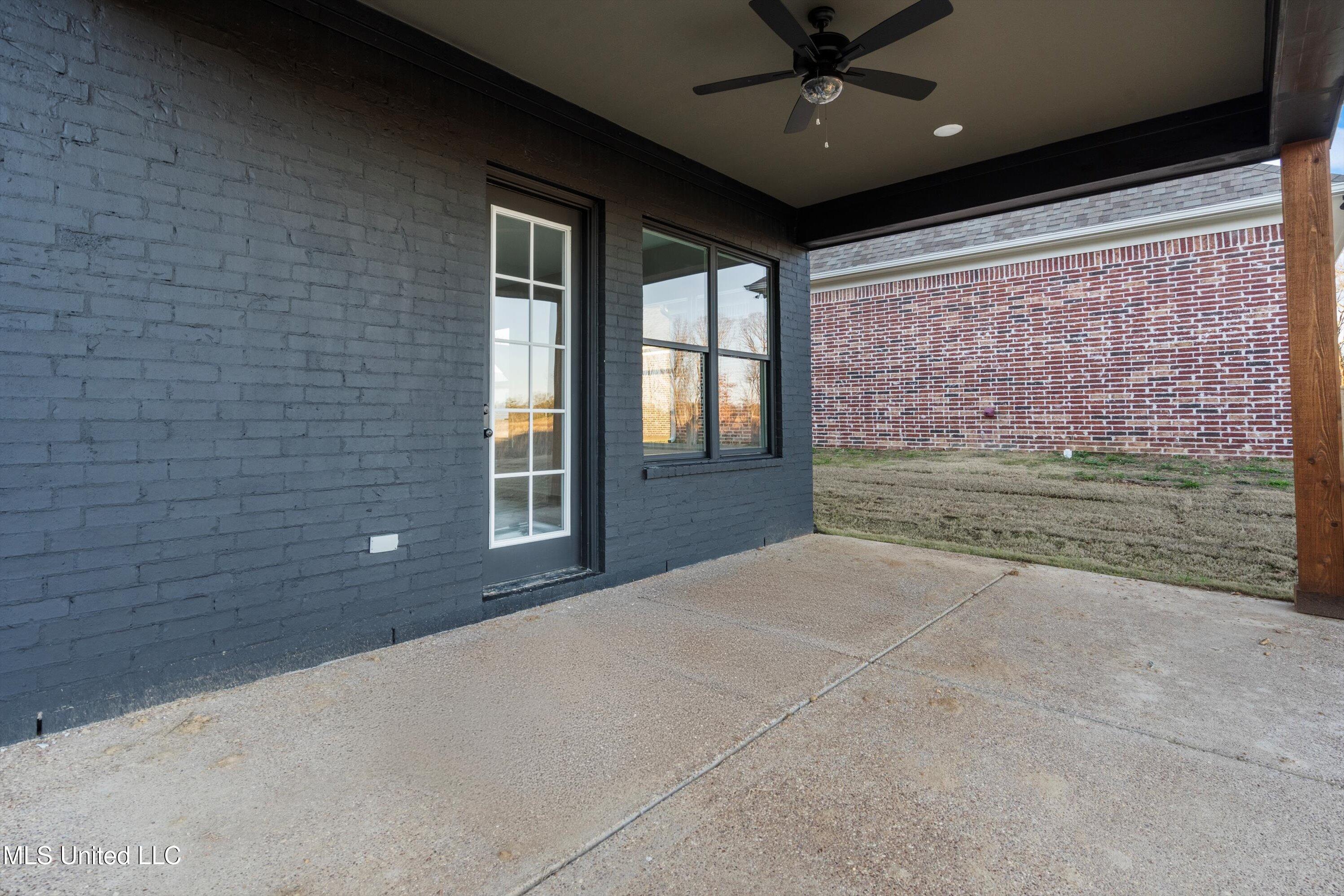3922 Swan Cove