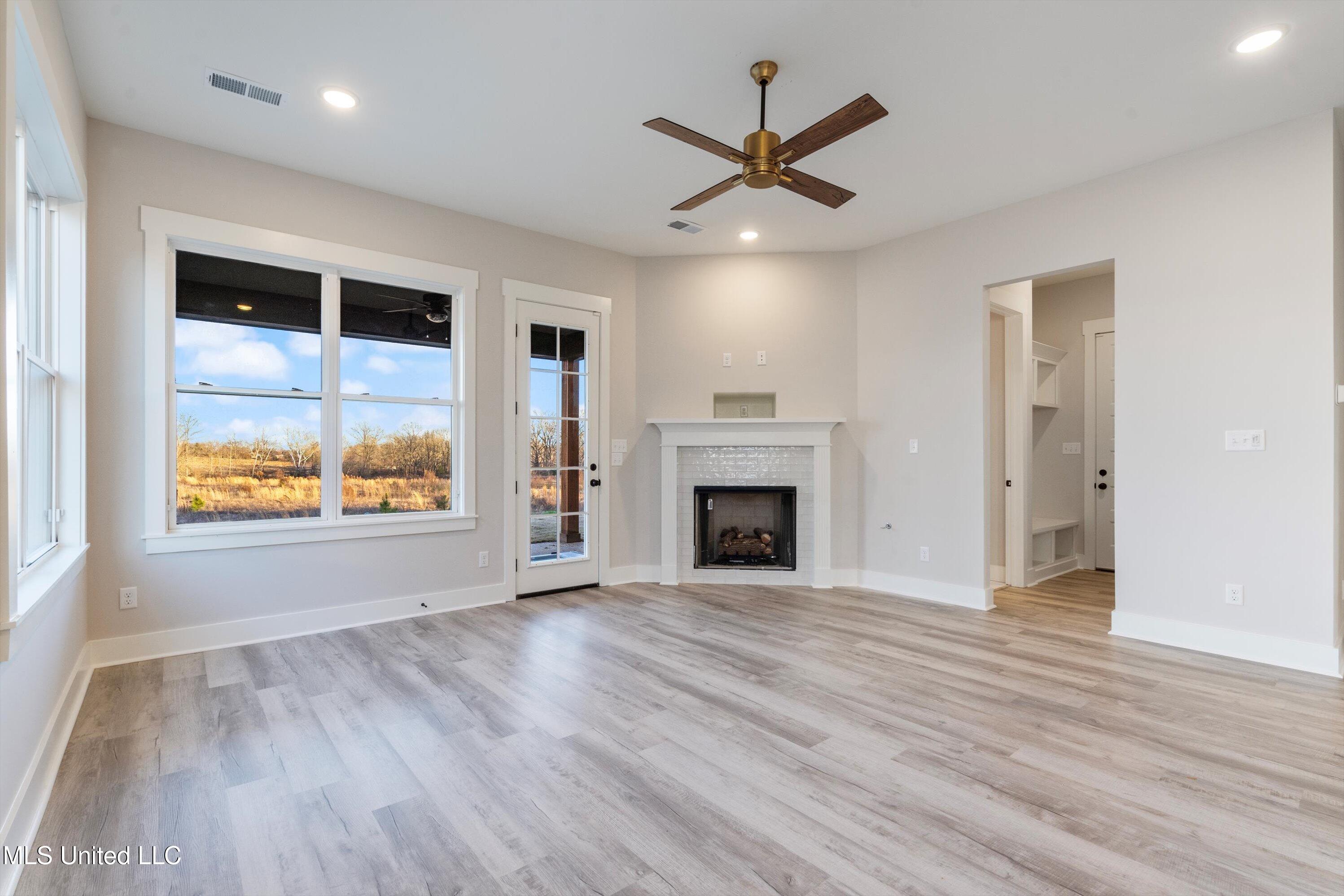 3922 Swan Cove