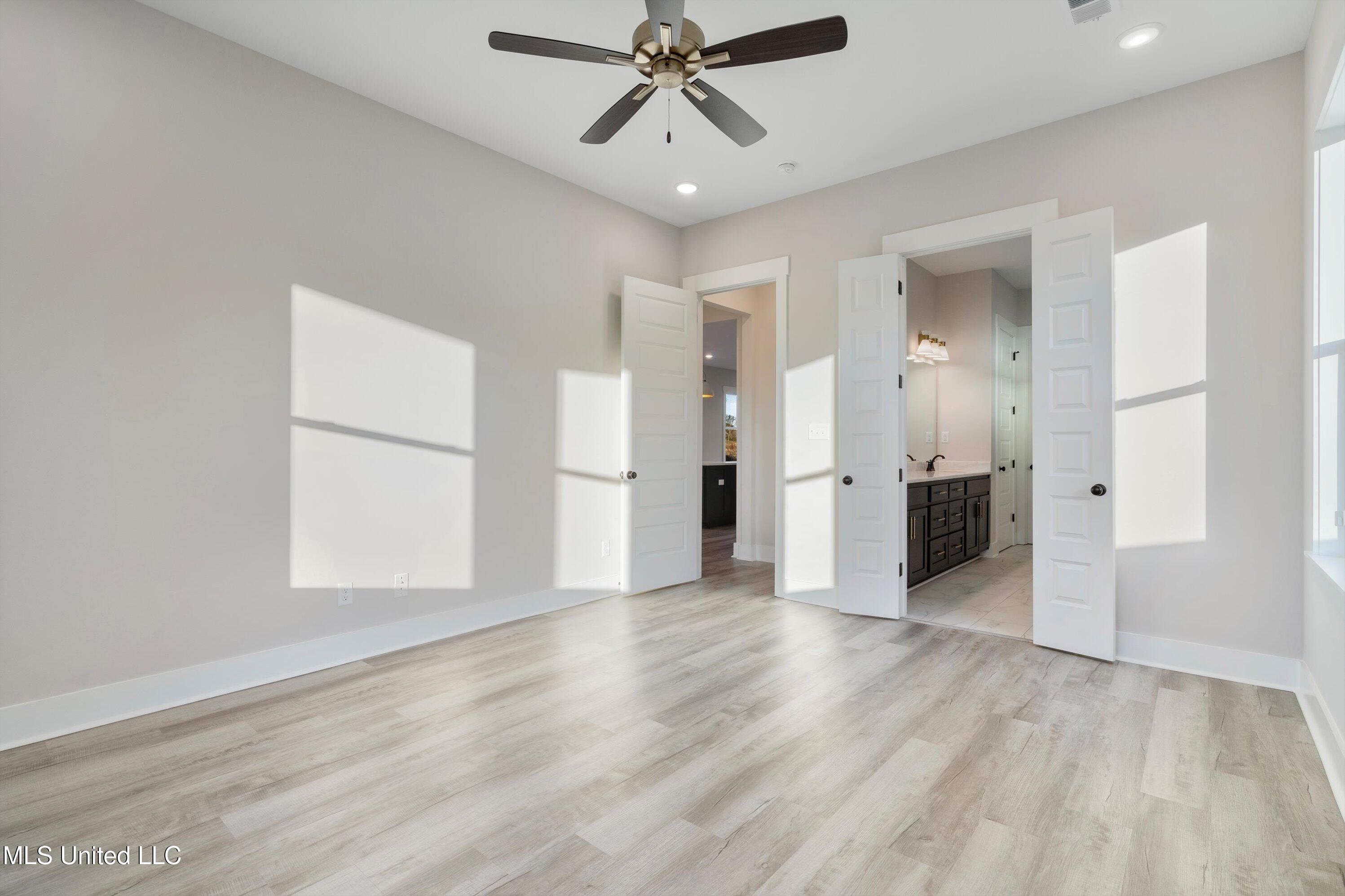 3922 Swan Cove