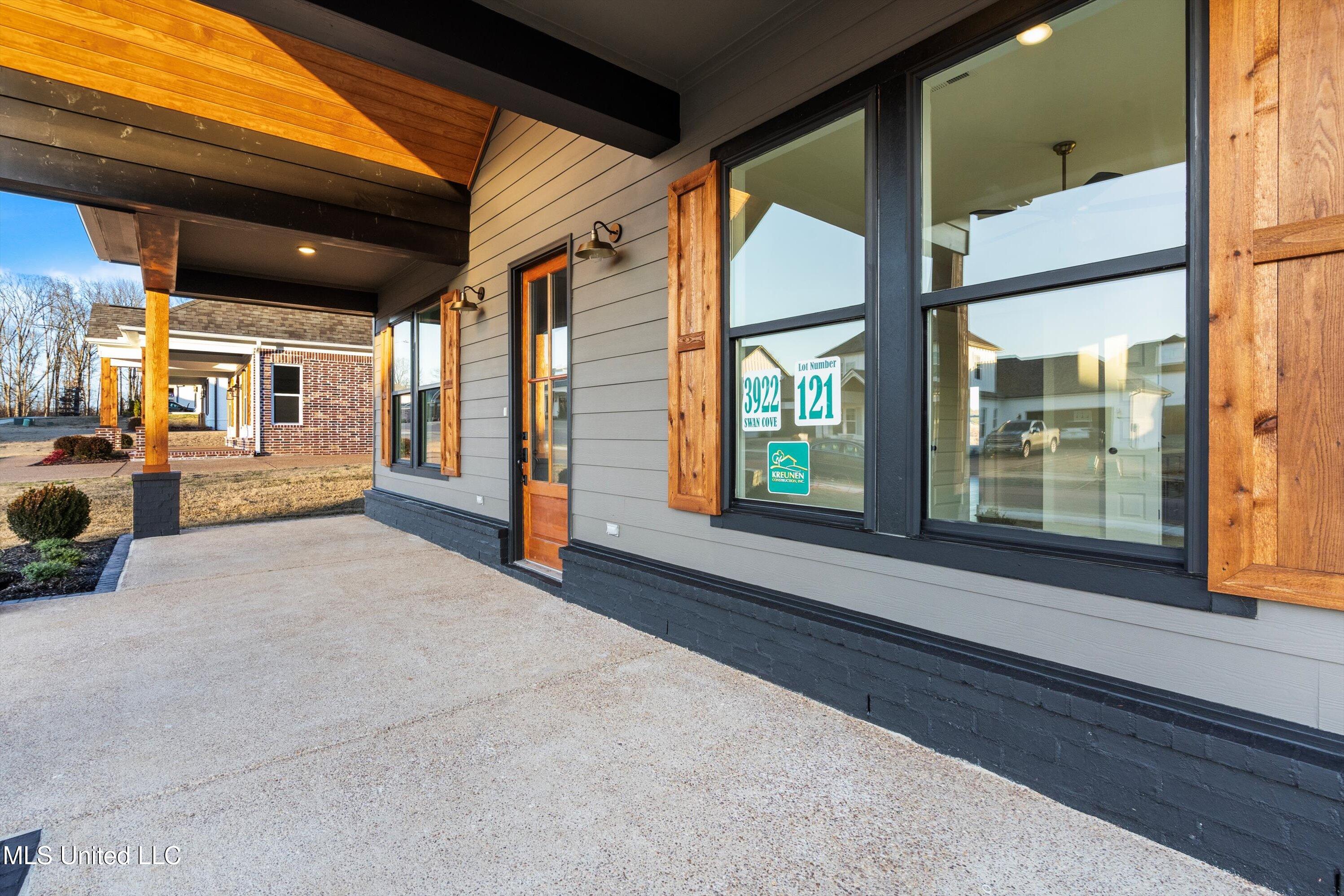 3922 Swan Cove