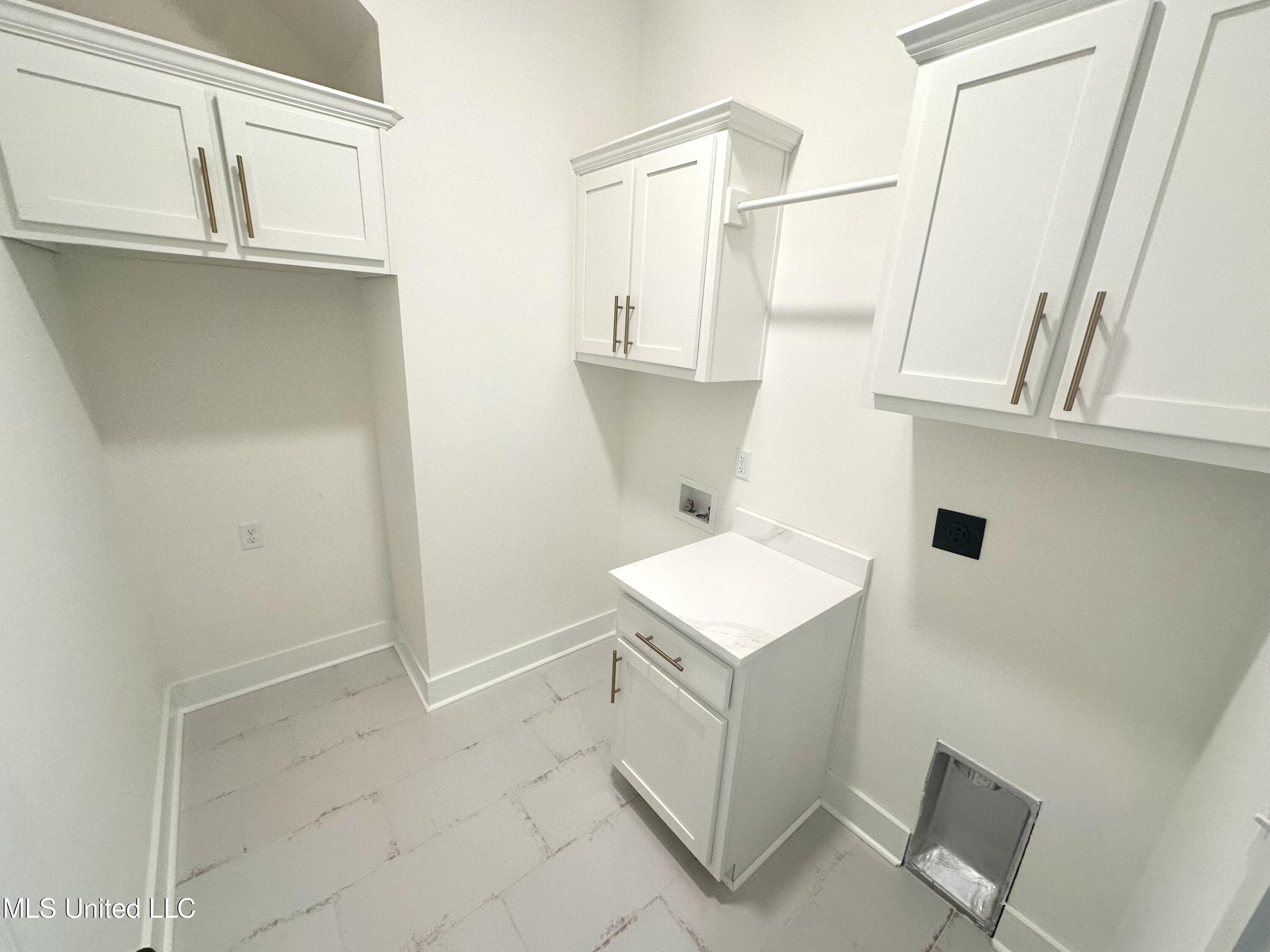 3894 Swan Cove