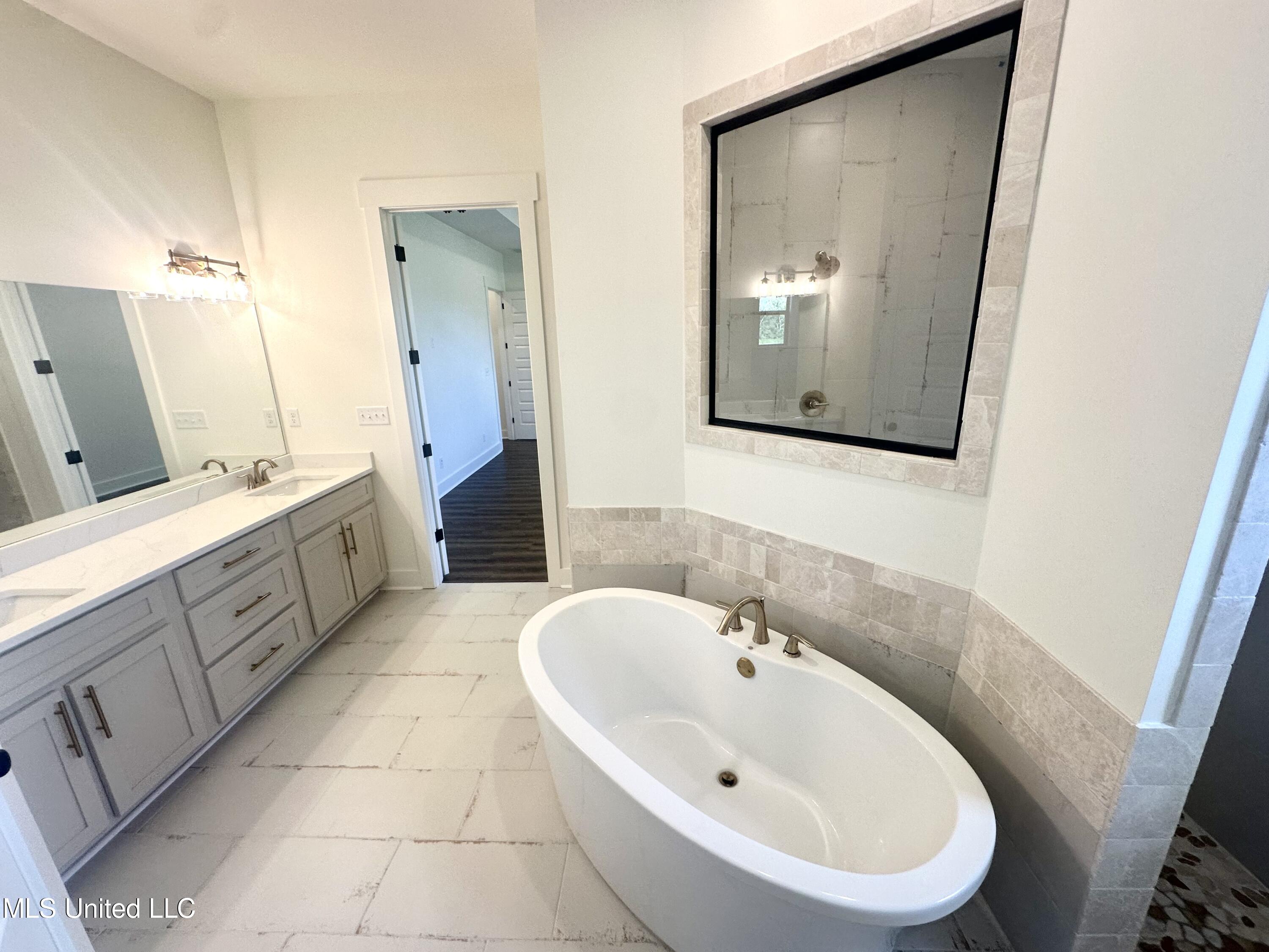 3894 Swan Cove