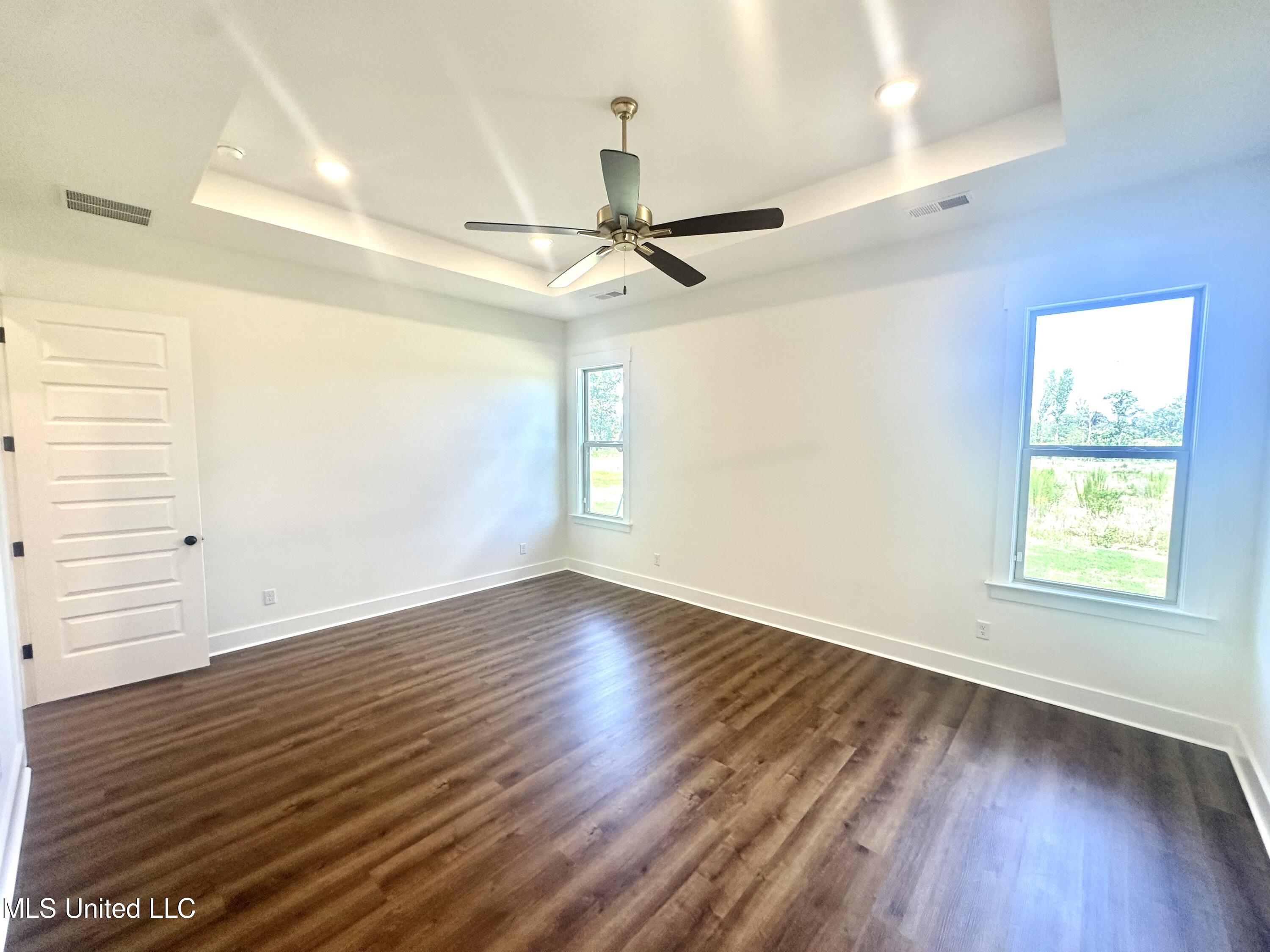 3894 Swan Cove