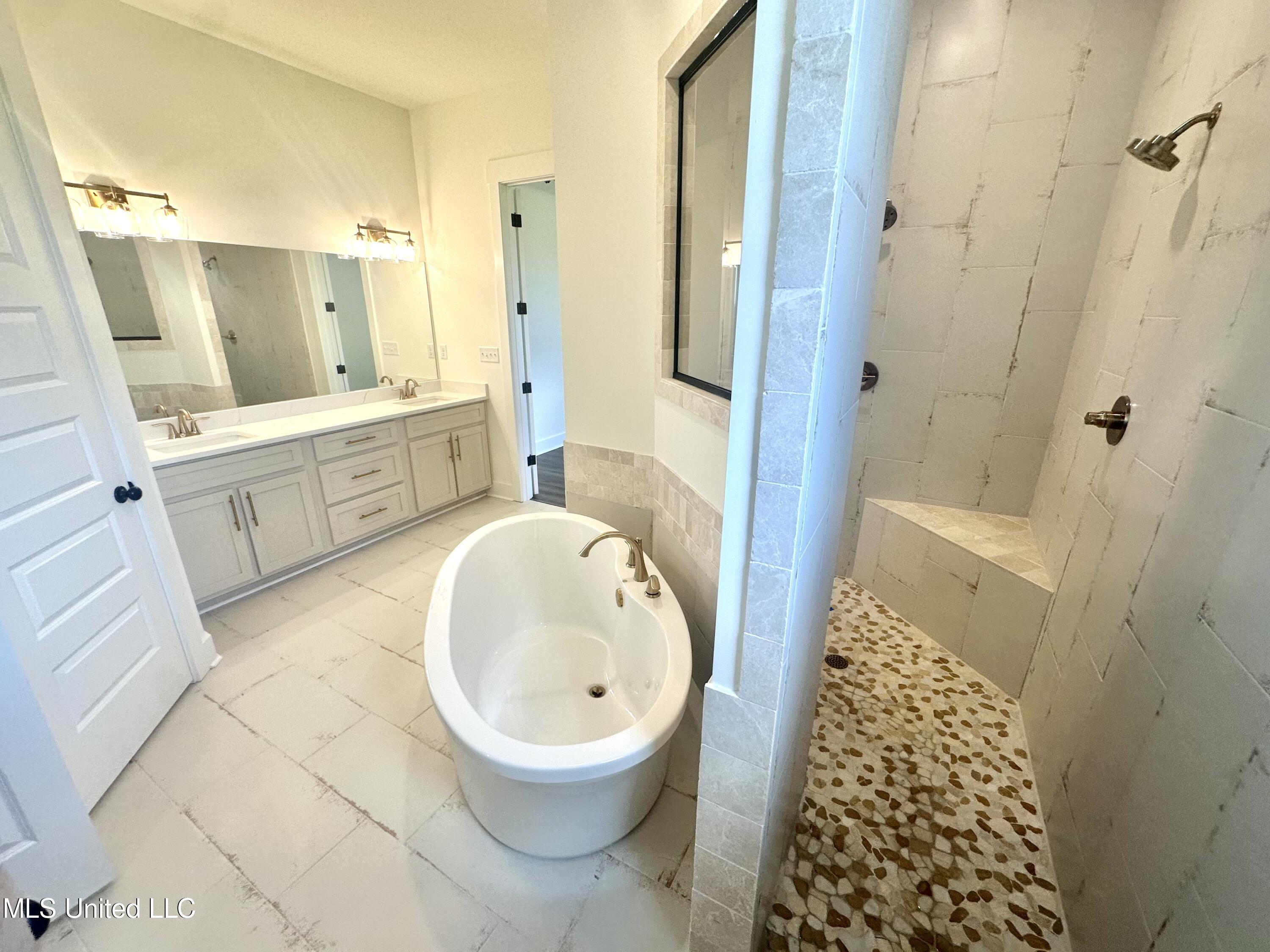 3894 Swan Cove