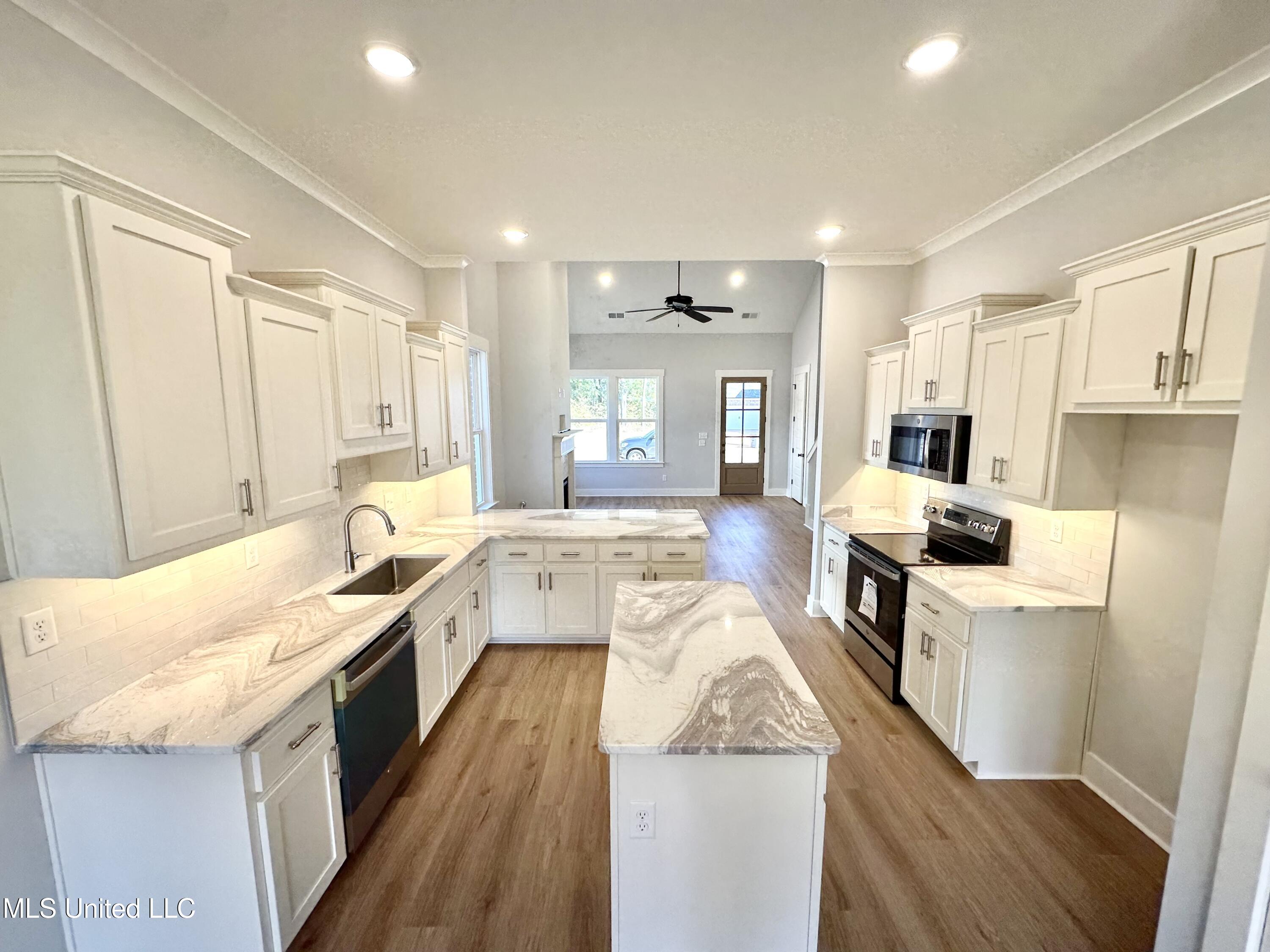 3847 Swan Cove