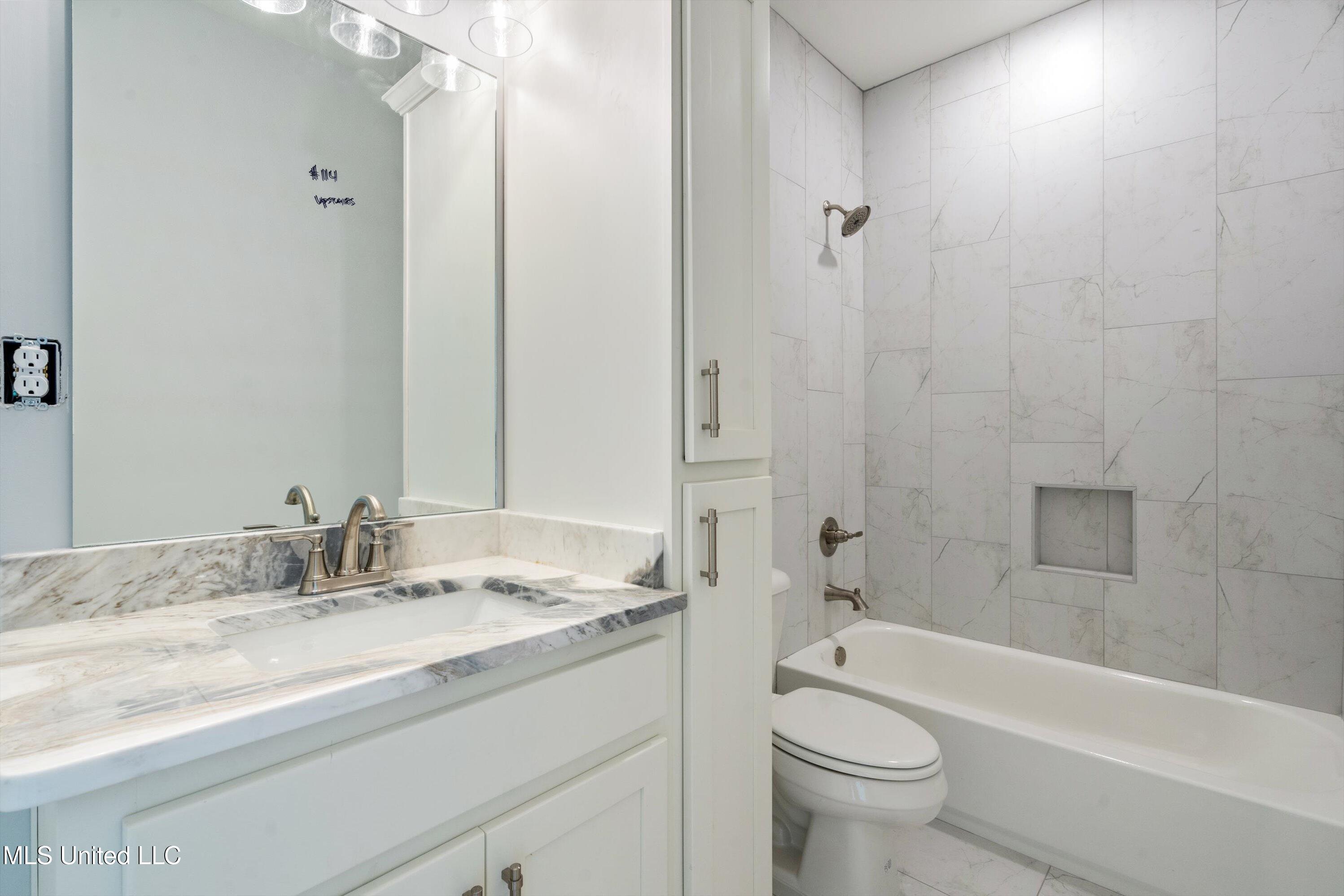 3847 Swan Cove