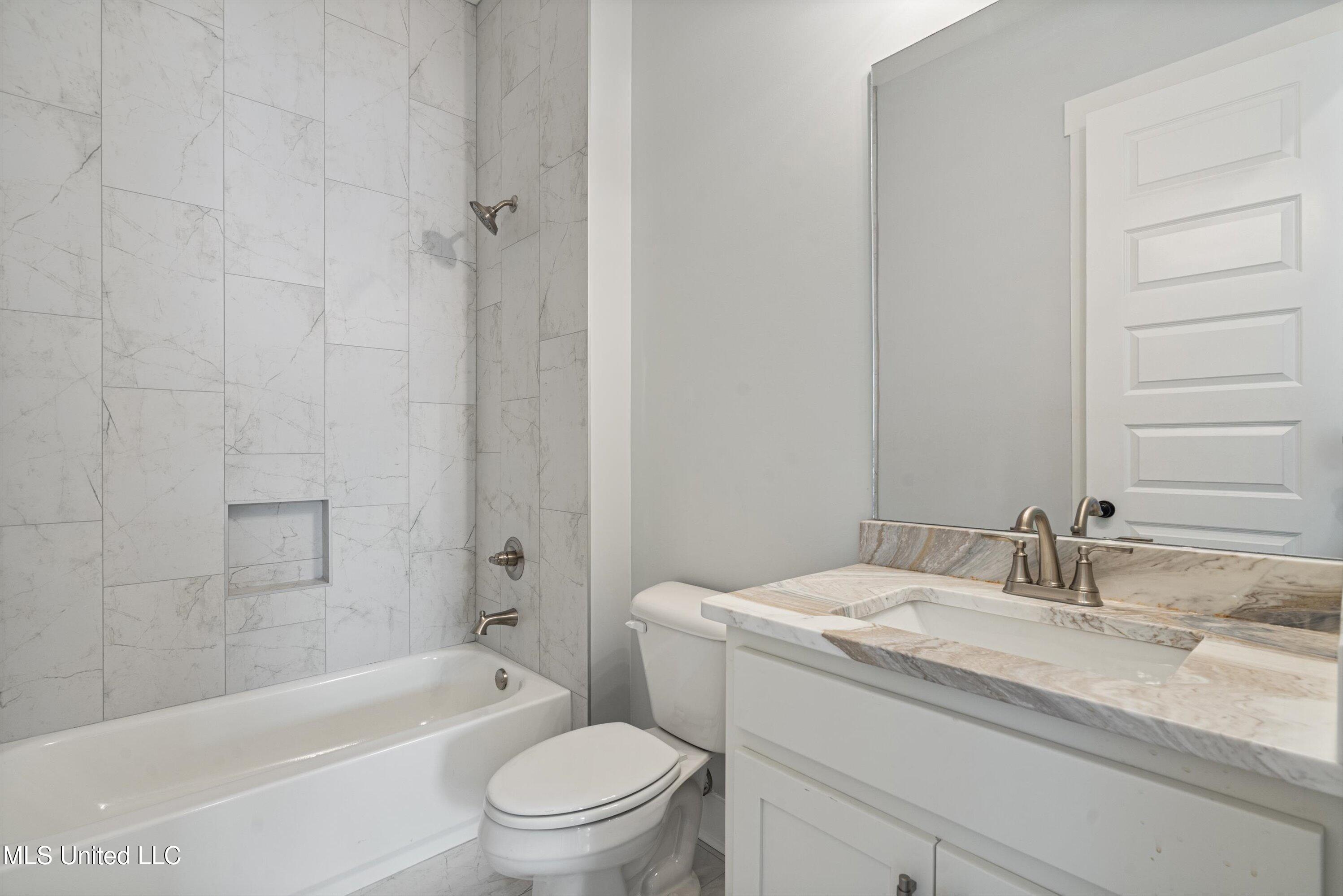 3847 Swan Cove