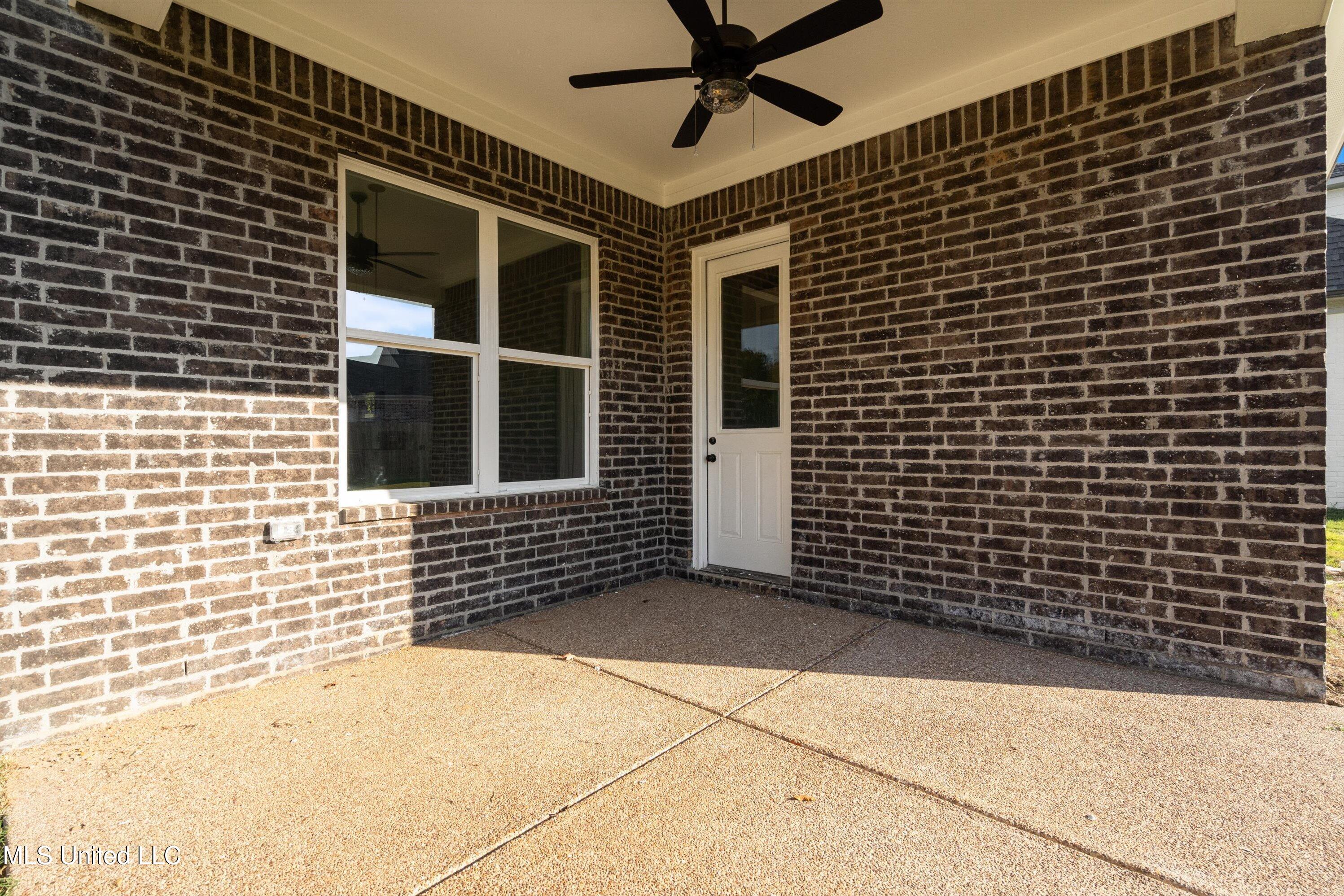 3847 Swan Cove