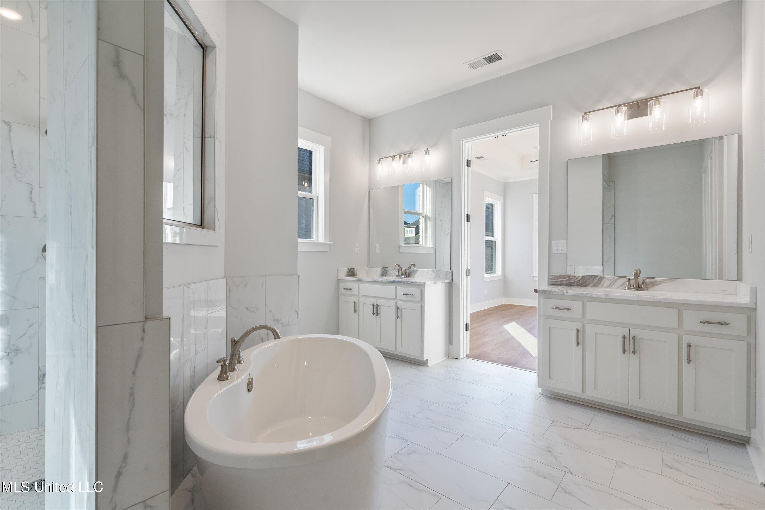 3847 Swan Cove