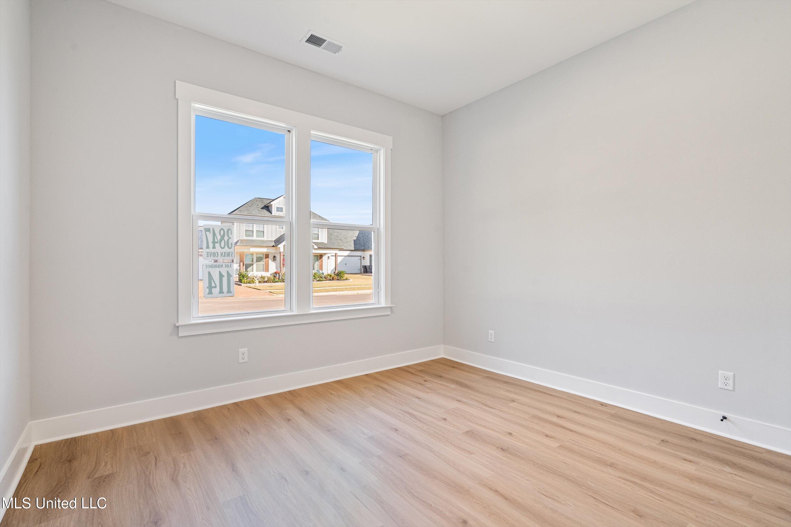 3847 Swan Cove