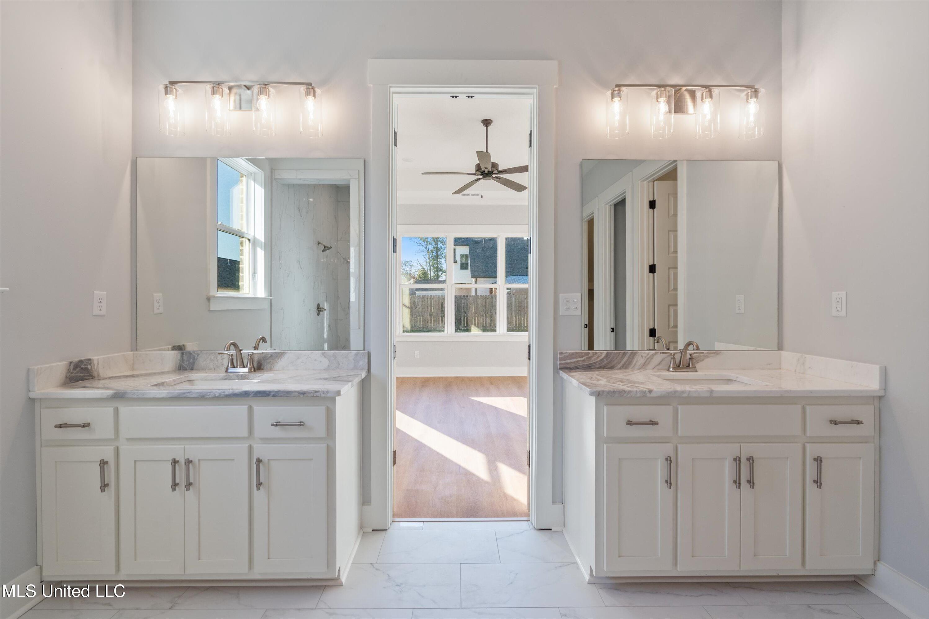 3847 Swan Cove