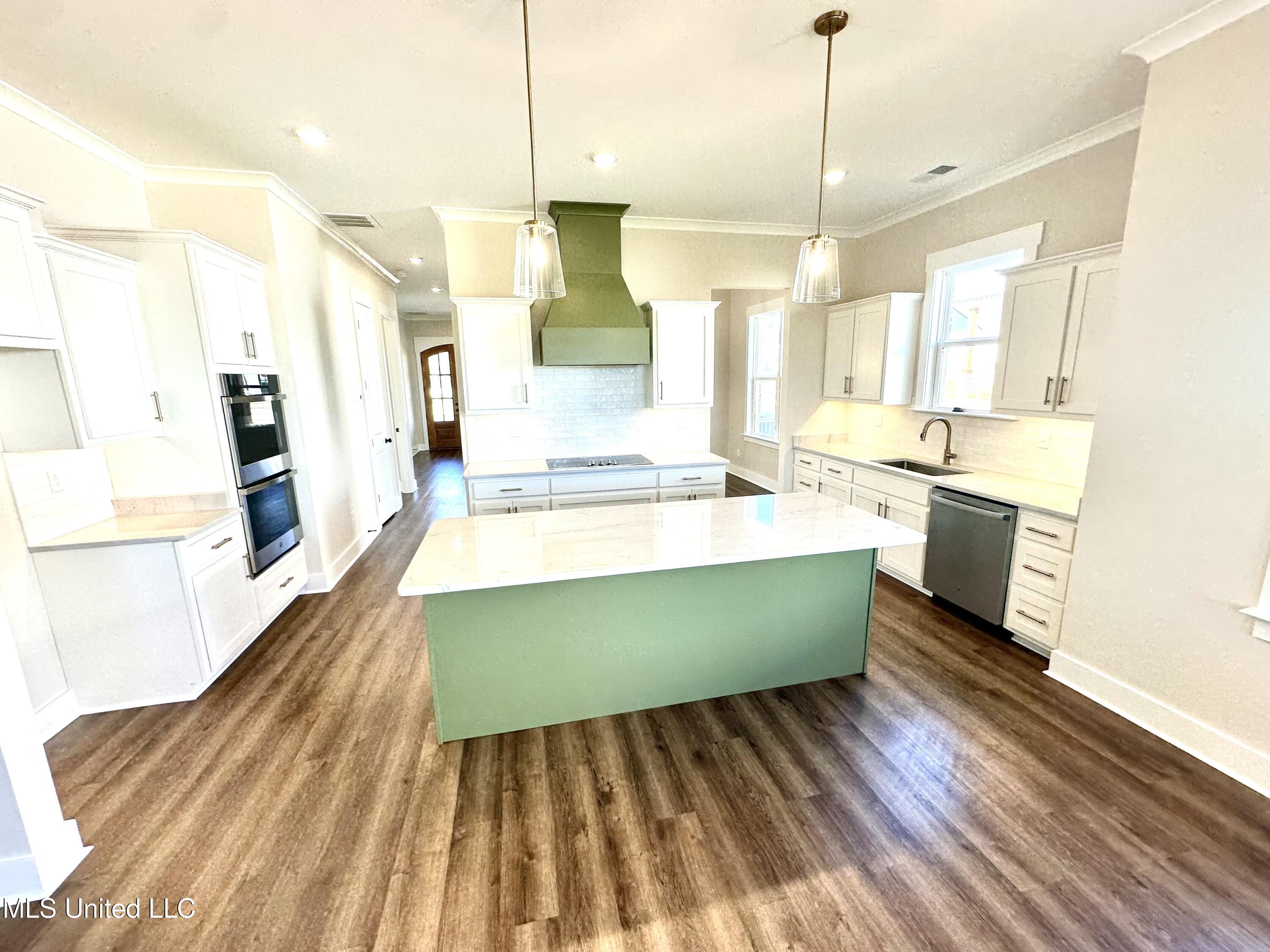 3908 Swan Cove