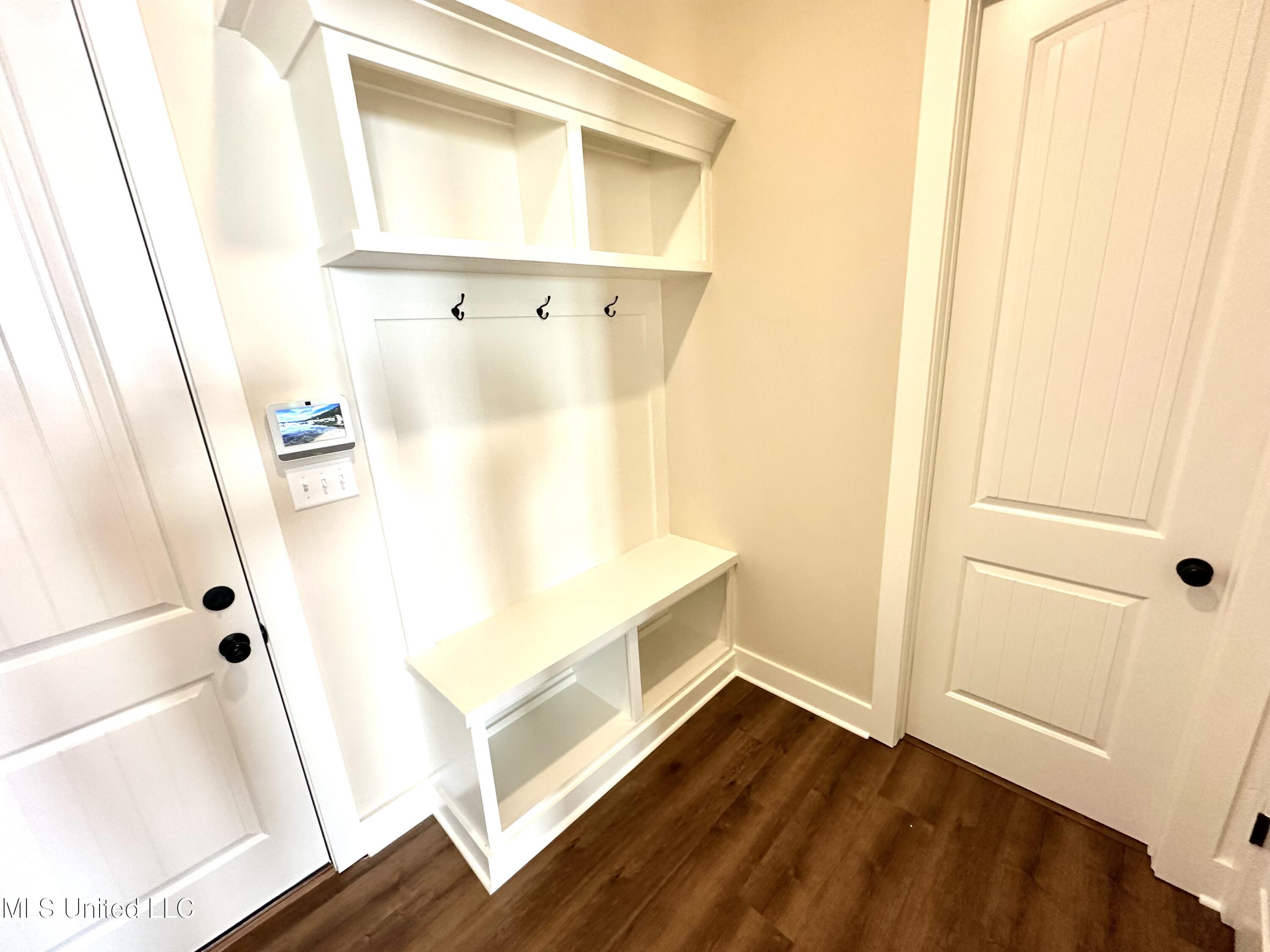 3908 Swan Cove