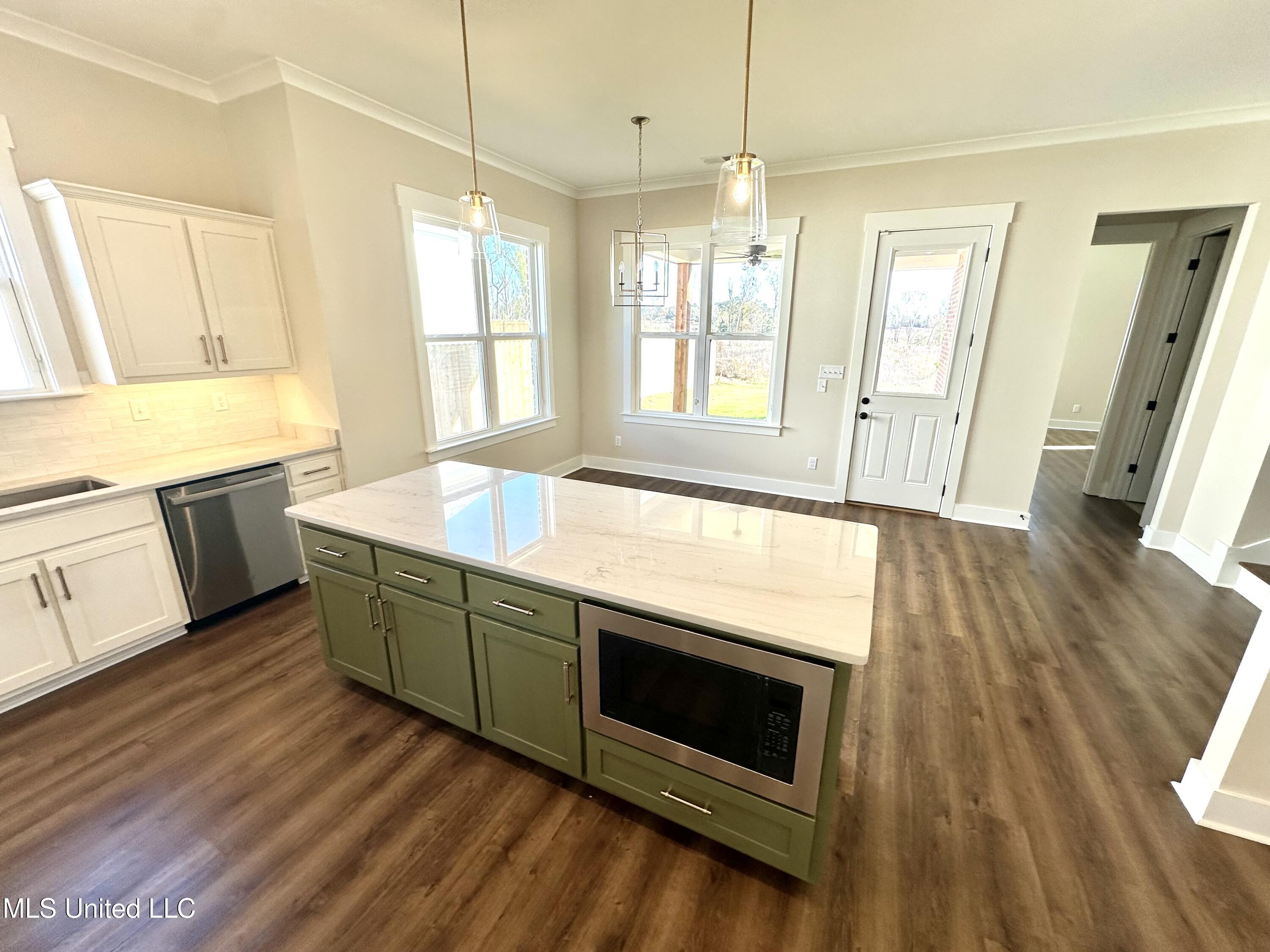 3908 Swan Cove