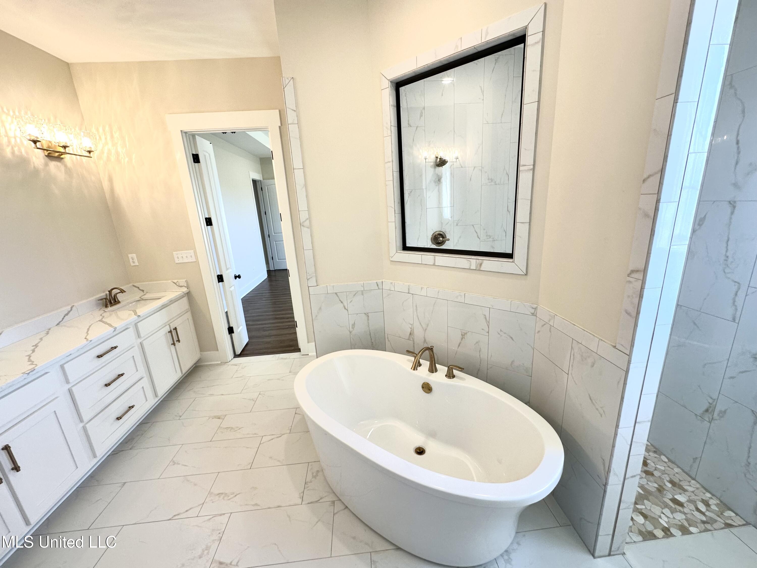 3908 Swan Cove