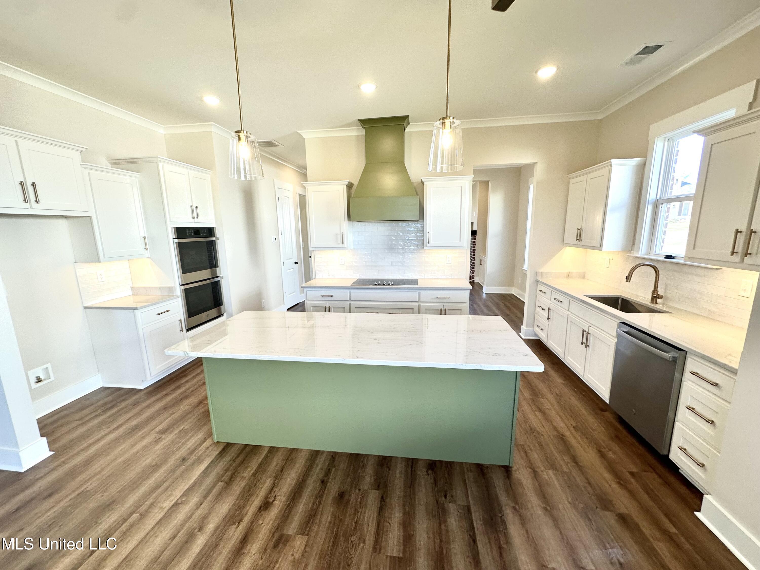 3908 Swan Cove