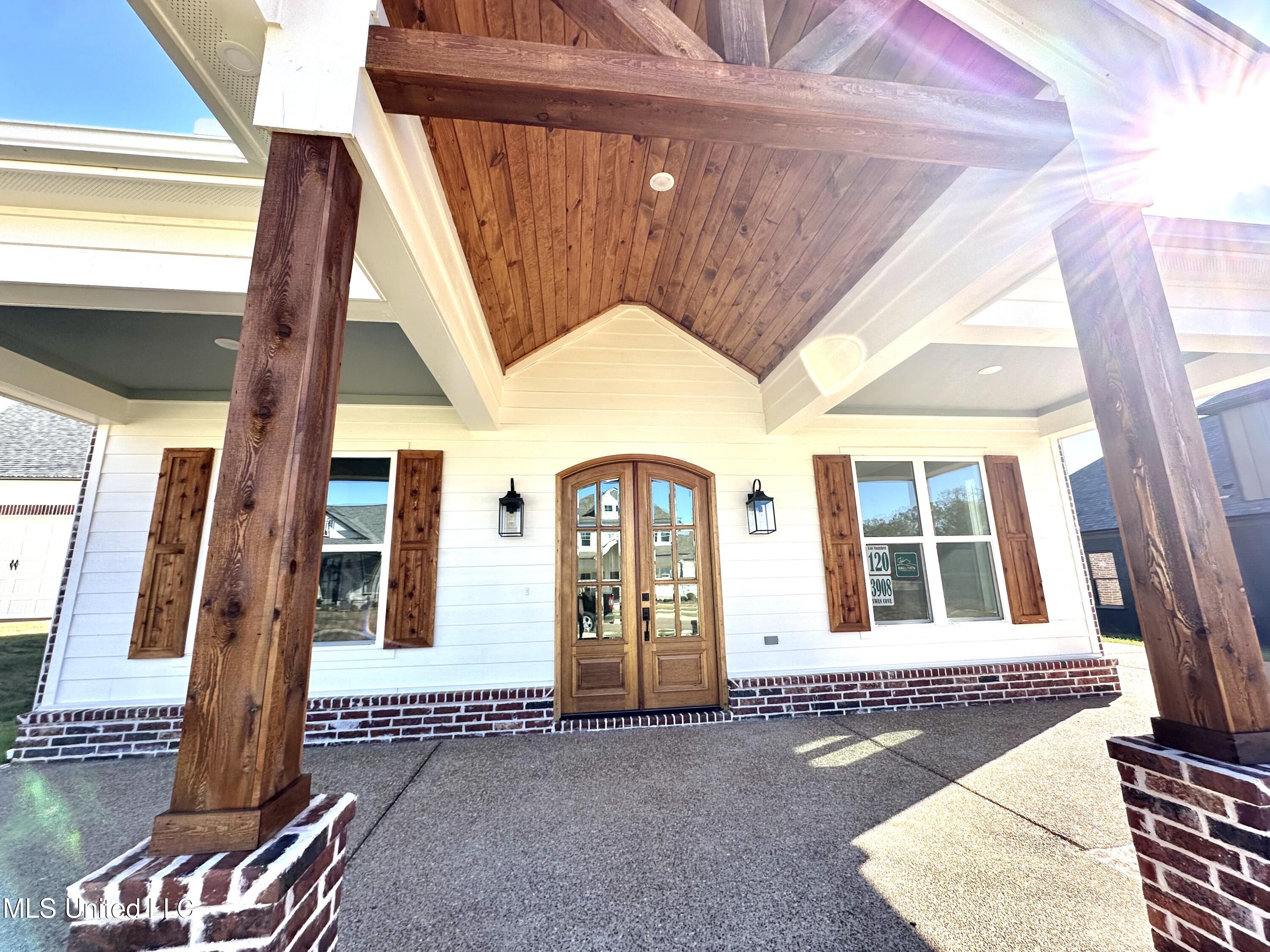3908 Swan Cove