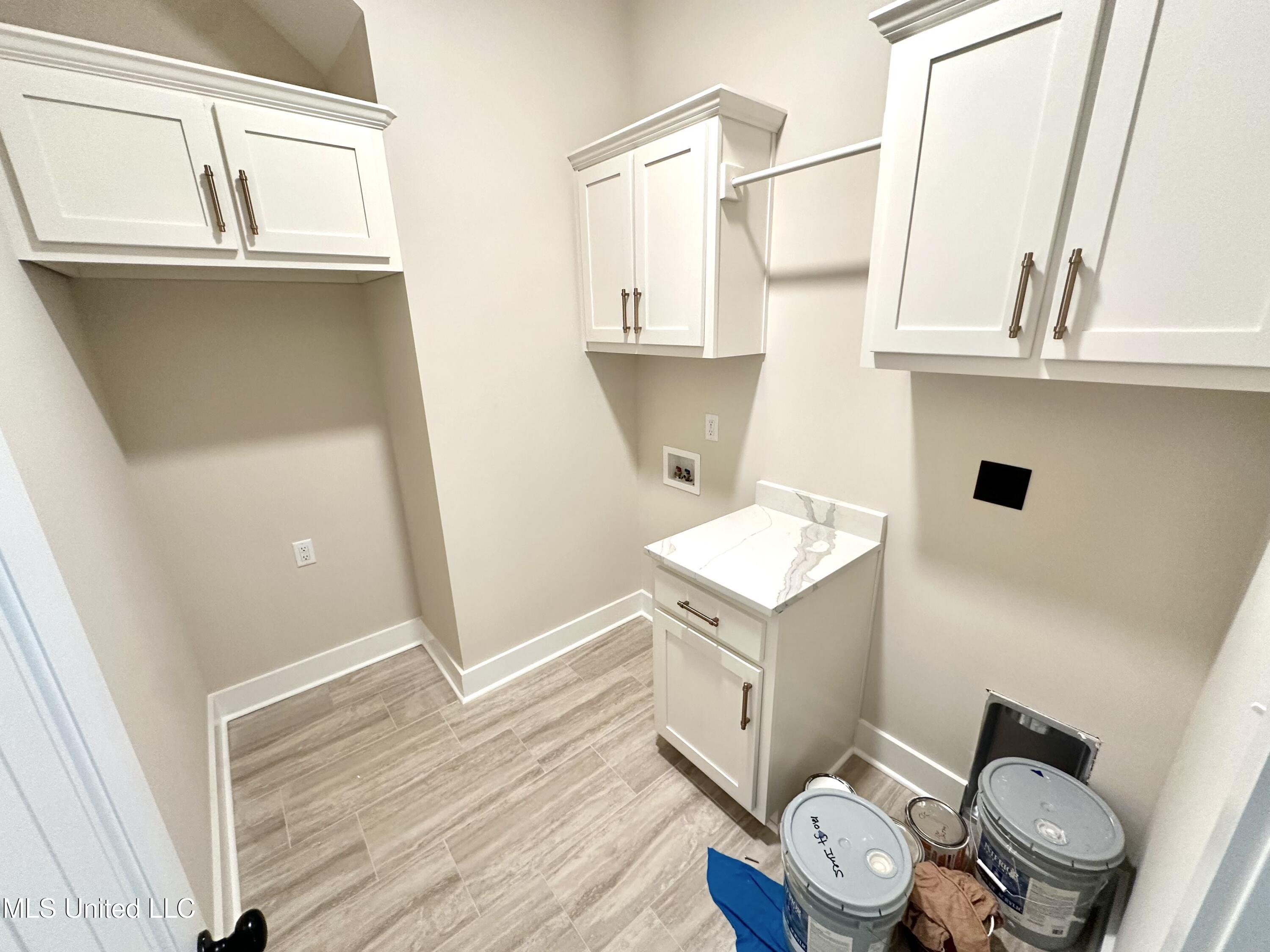 3908 Swan Cove