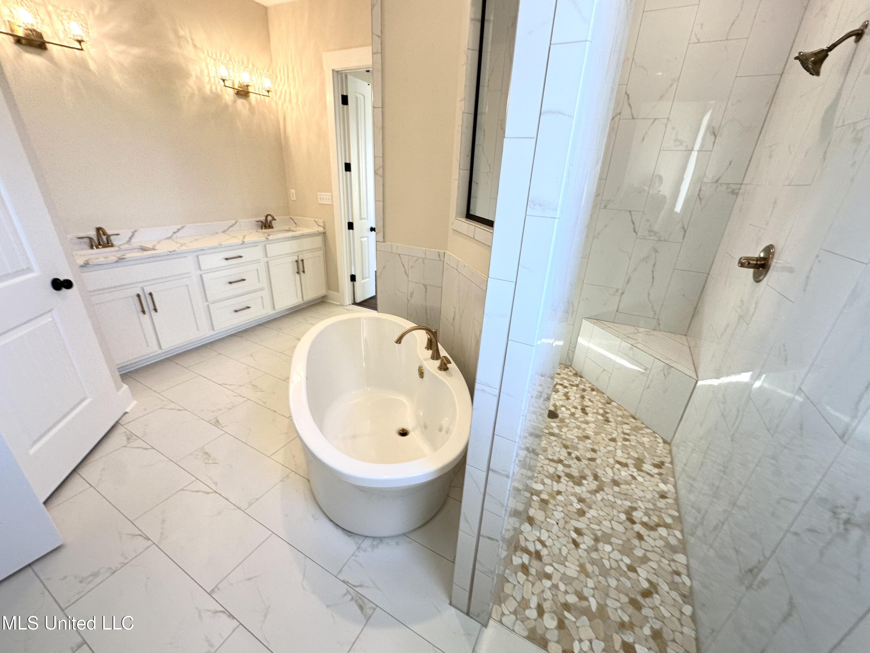 3908 Swan Cove