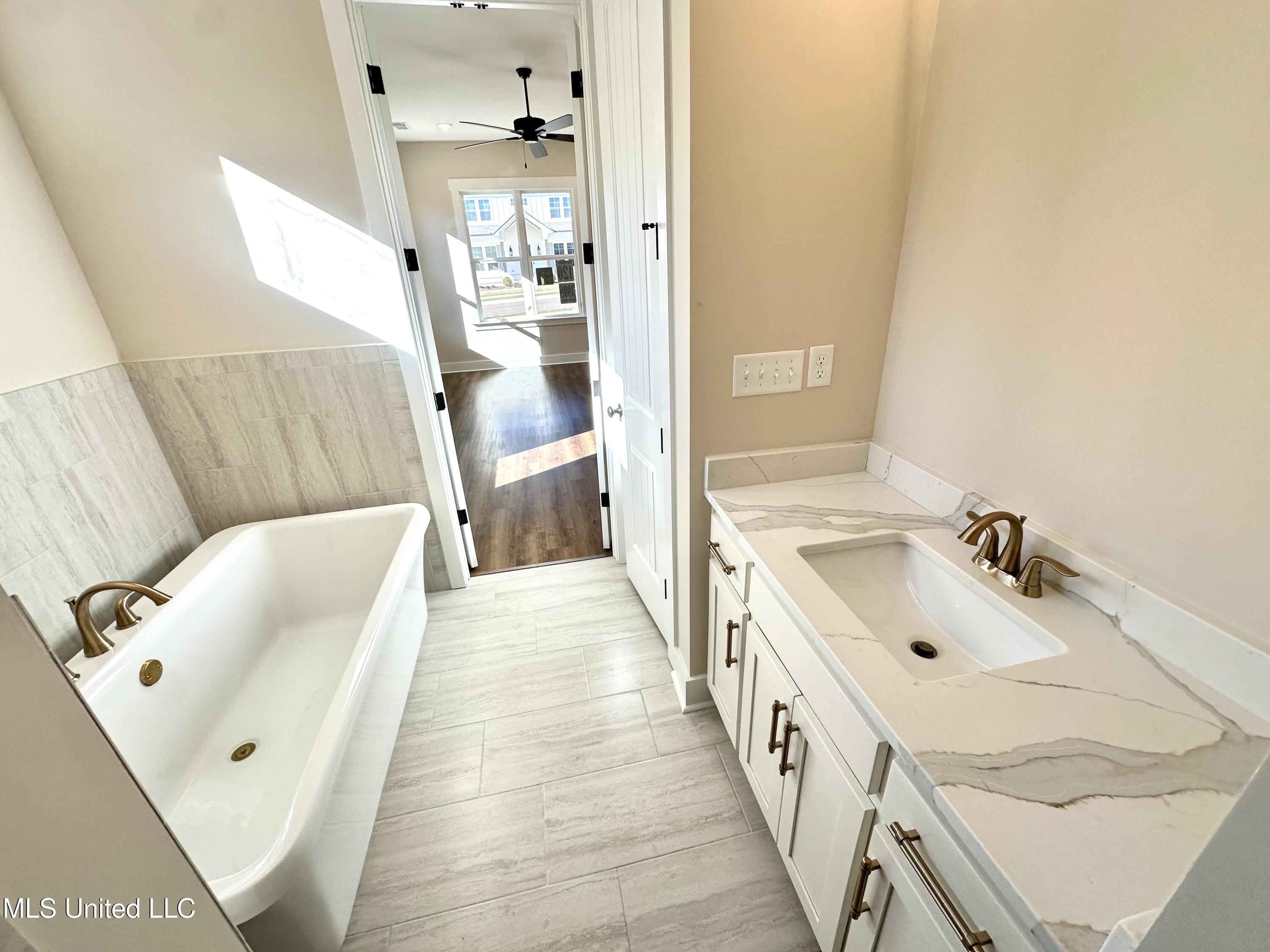 3908 Swan Cove
