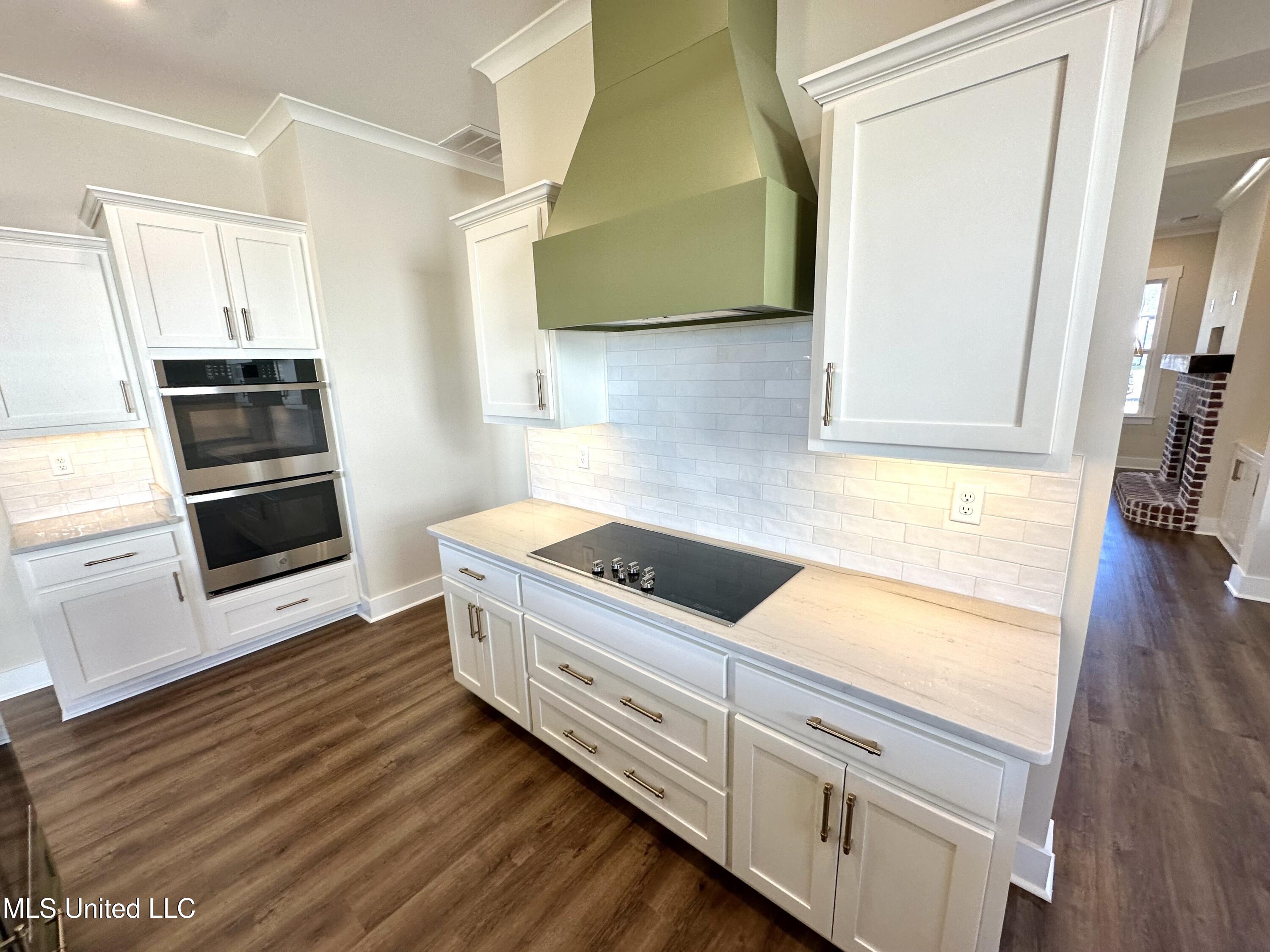 3908 Swan Cove