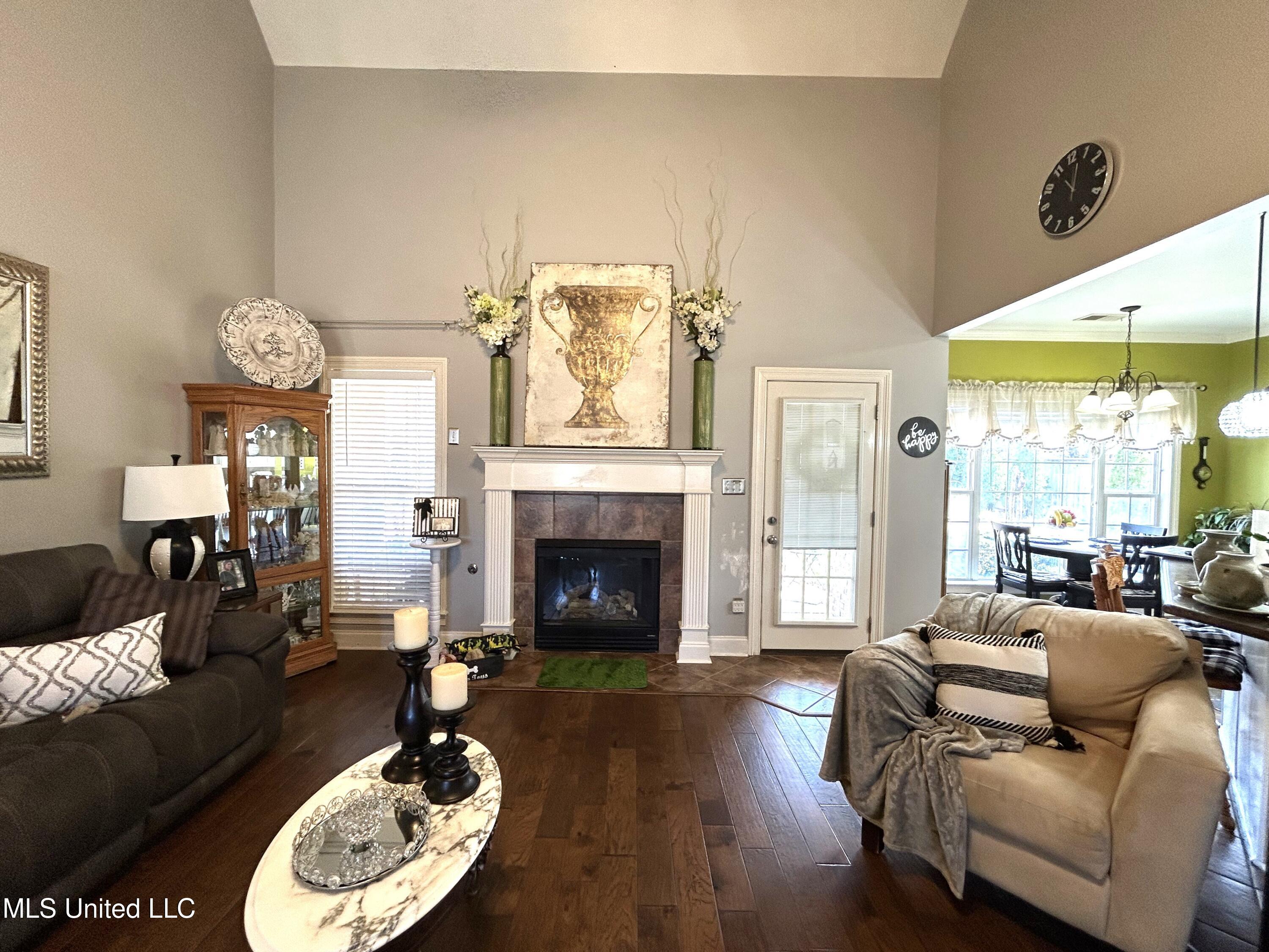 3570 E Enclave Drive
