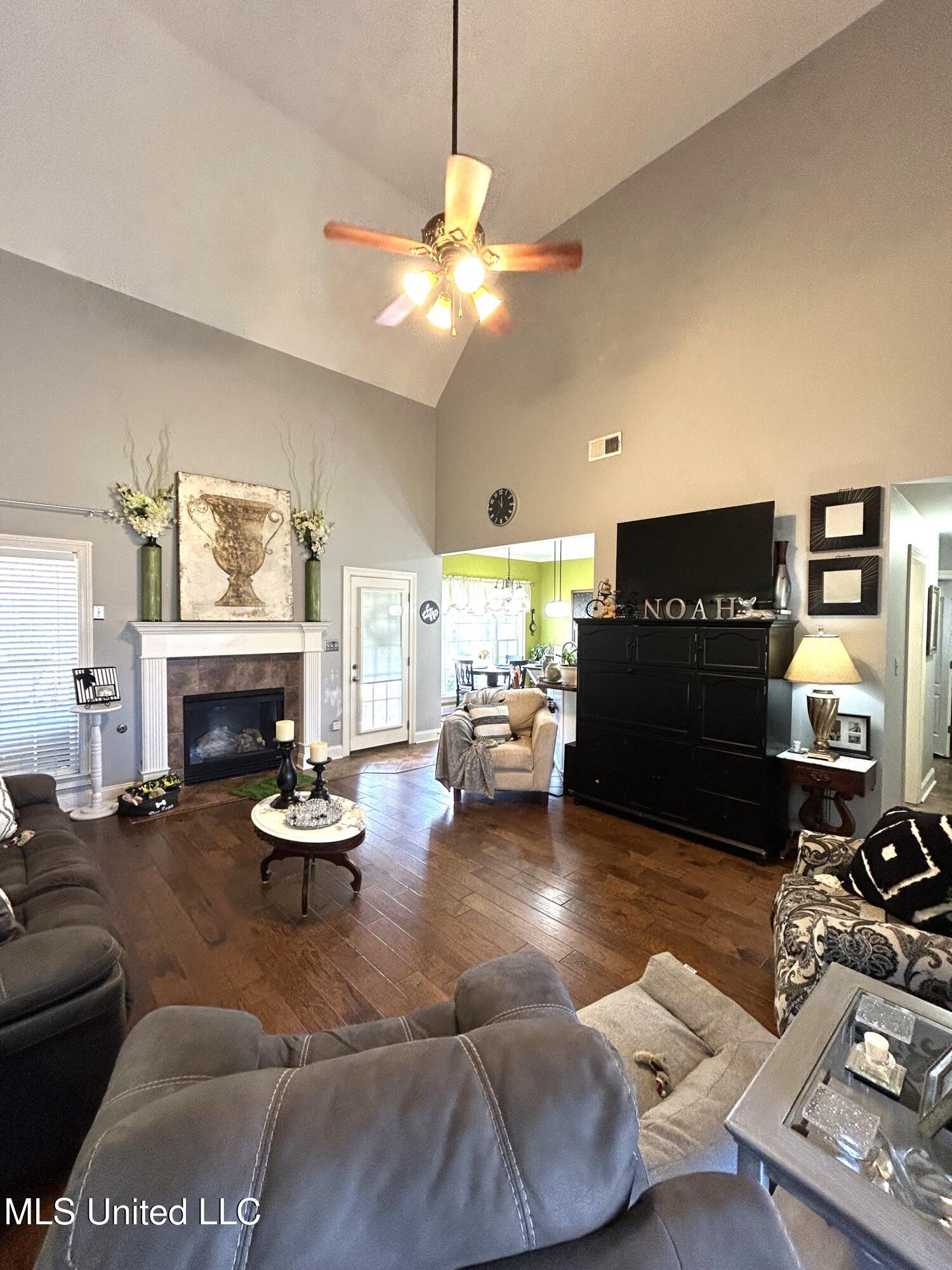 3570 E Enclave Drive