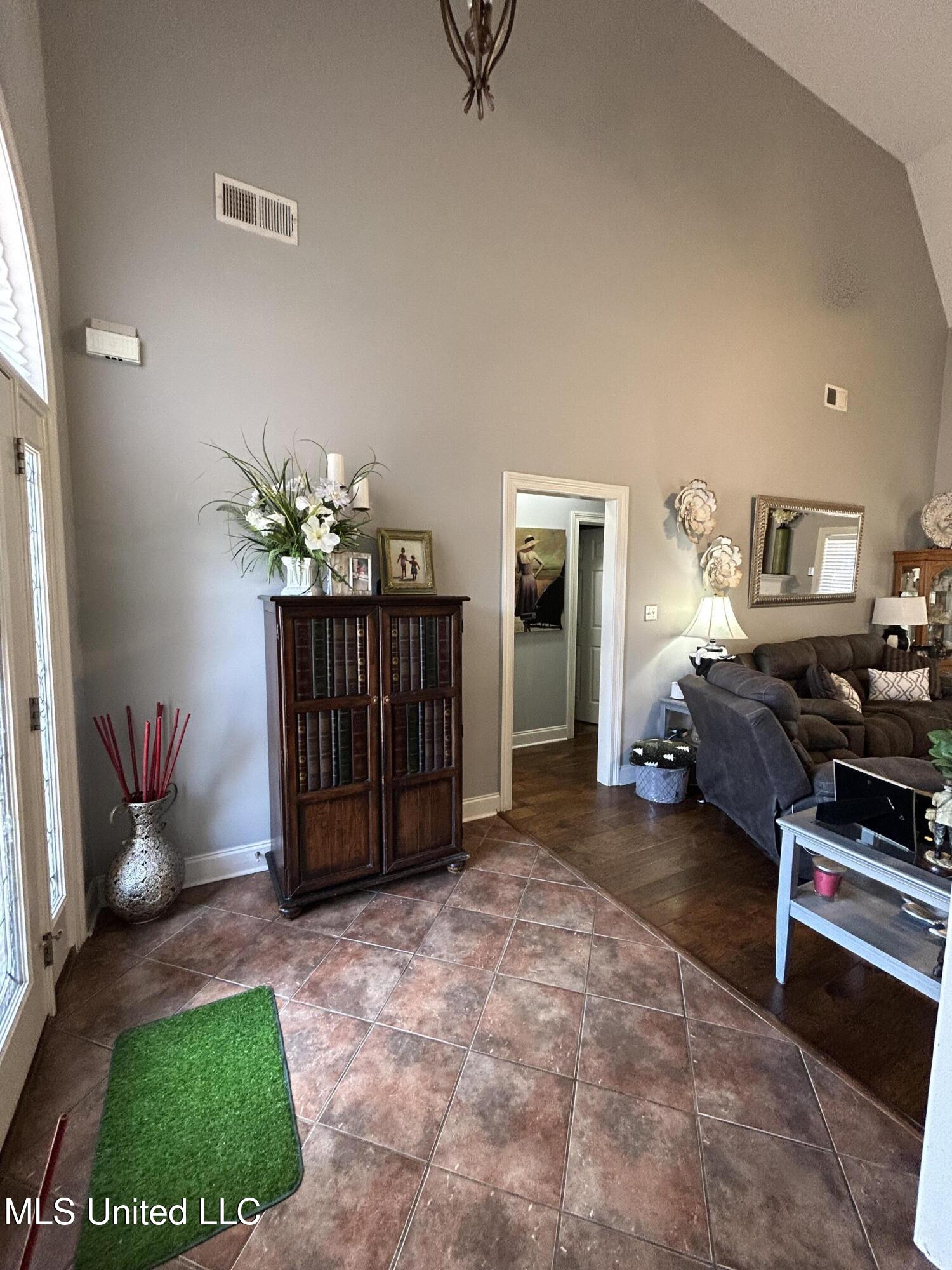3570 E Enclave Drive