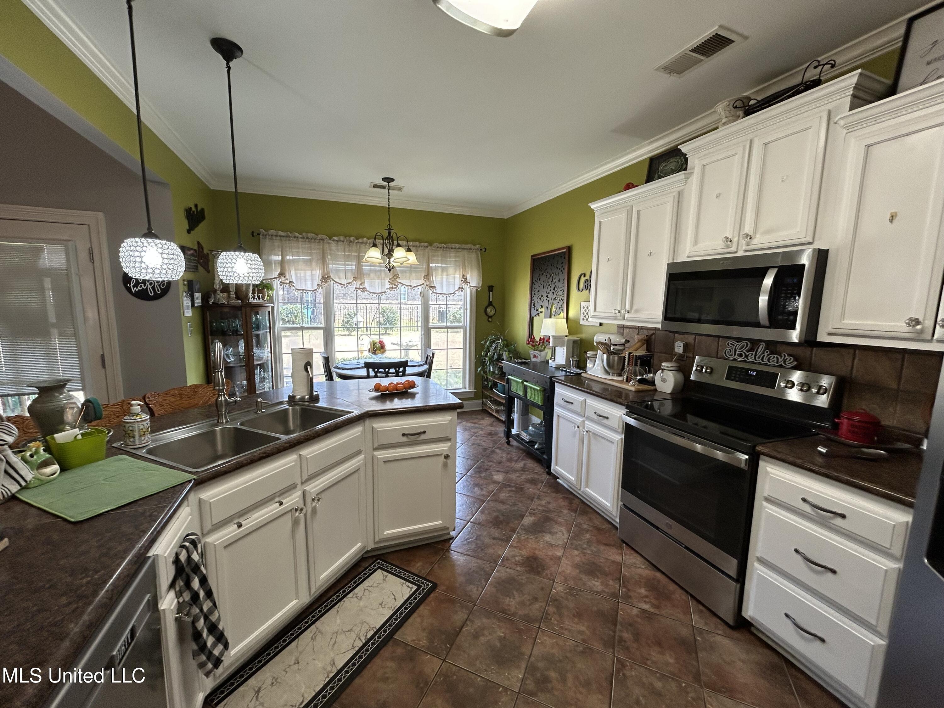 3570 E Enclave Drive