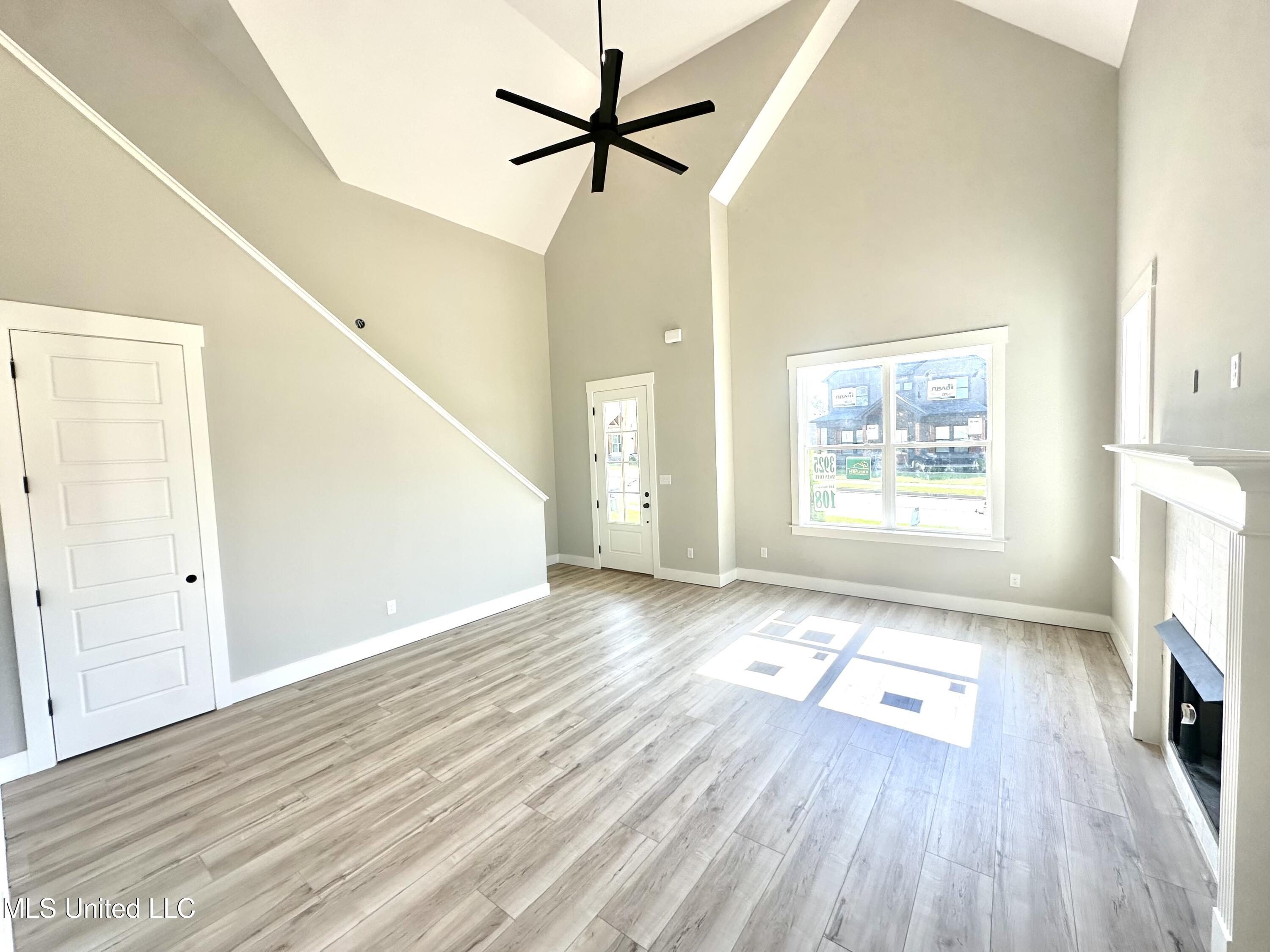 3925 Swan Cove