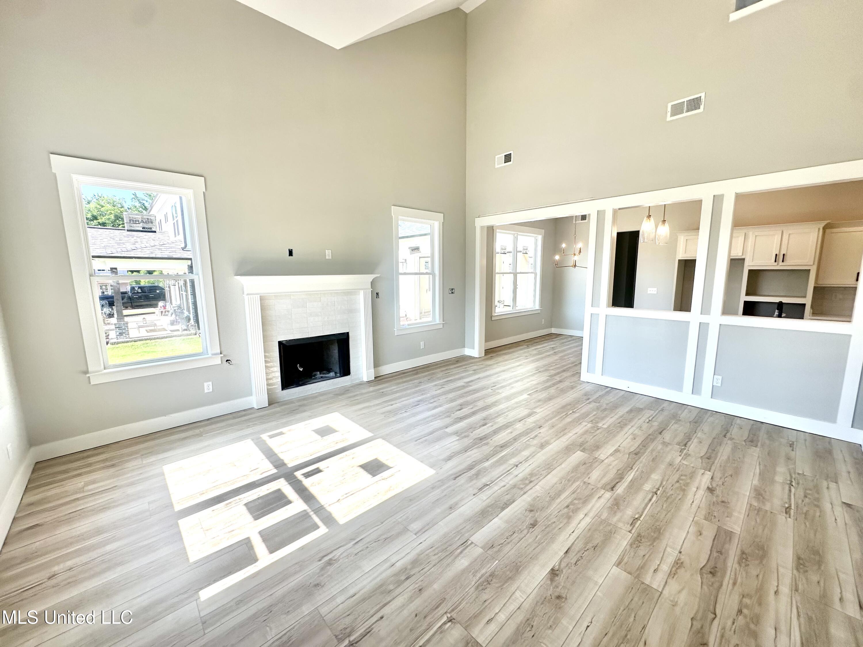 3925 Swan Cove