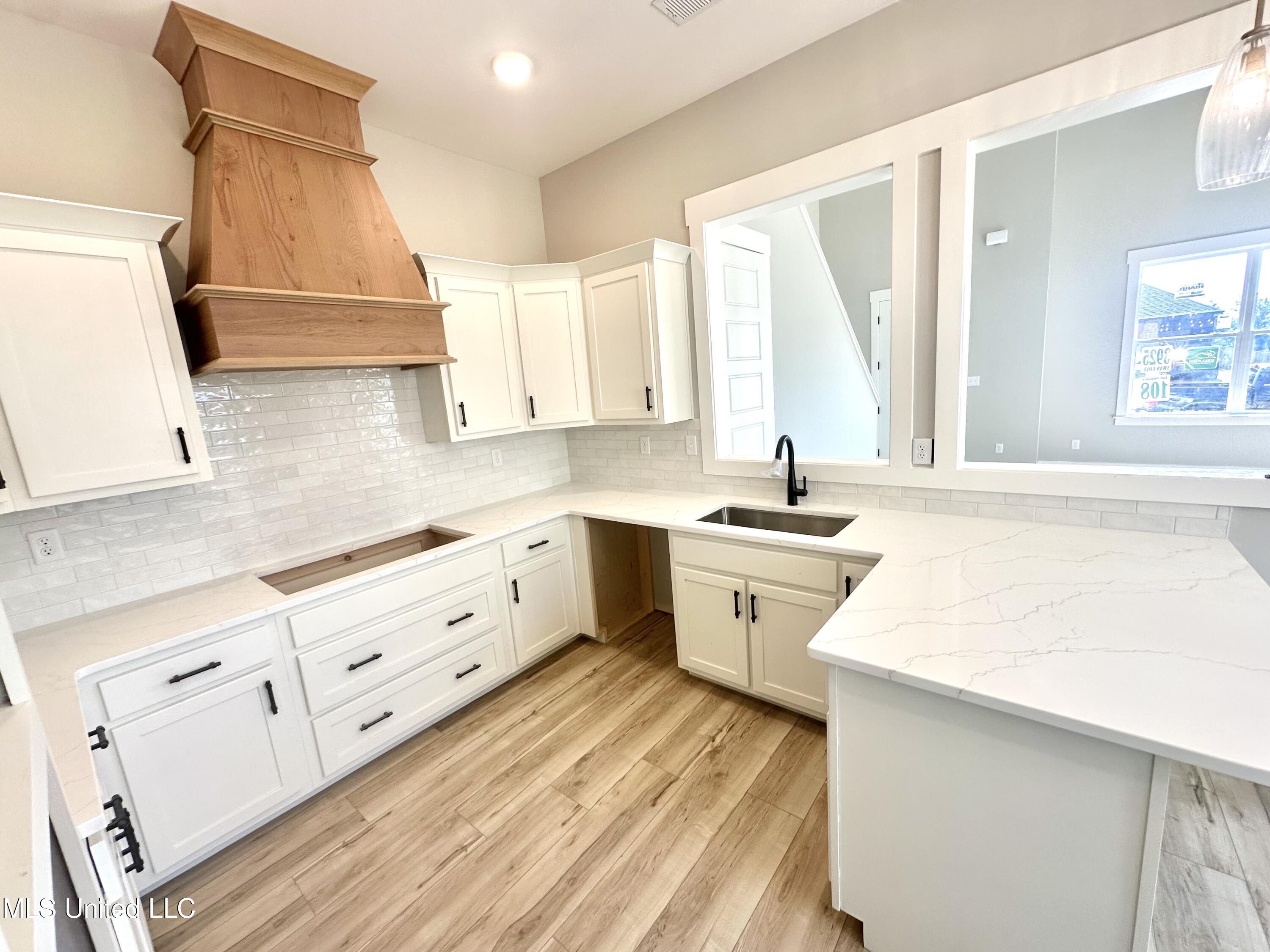 3925 Swan Cove