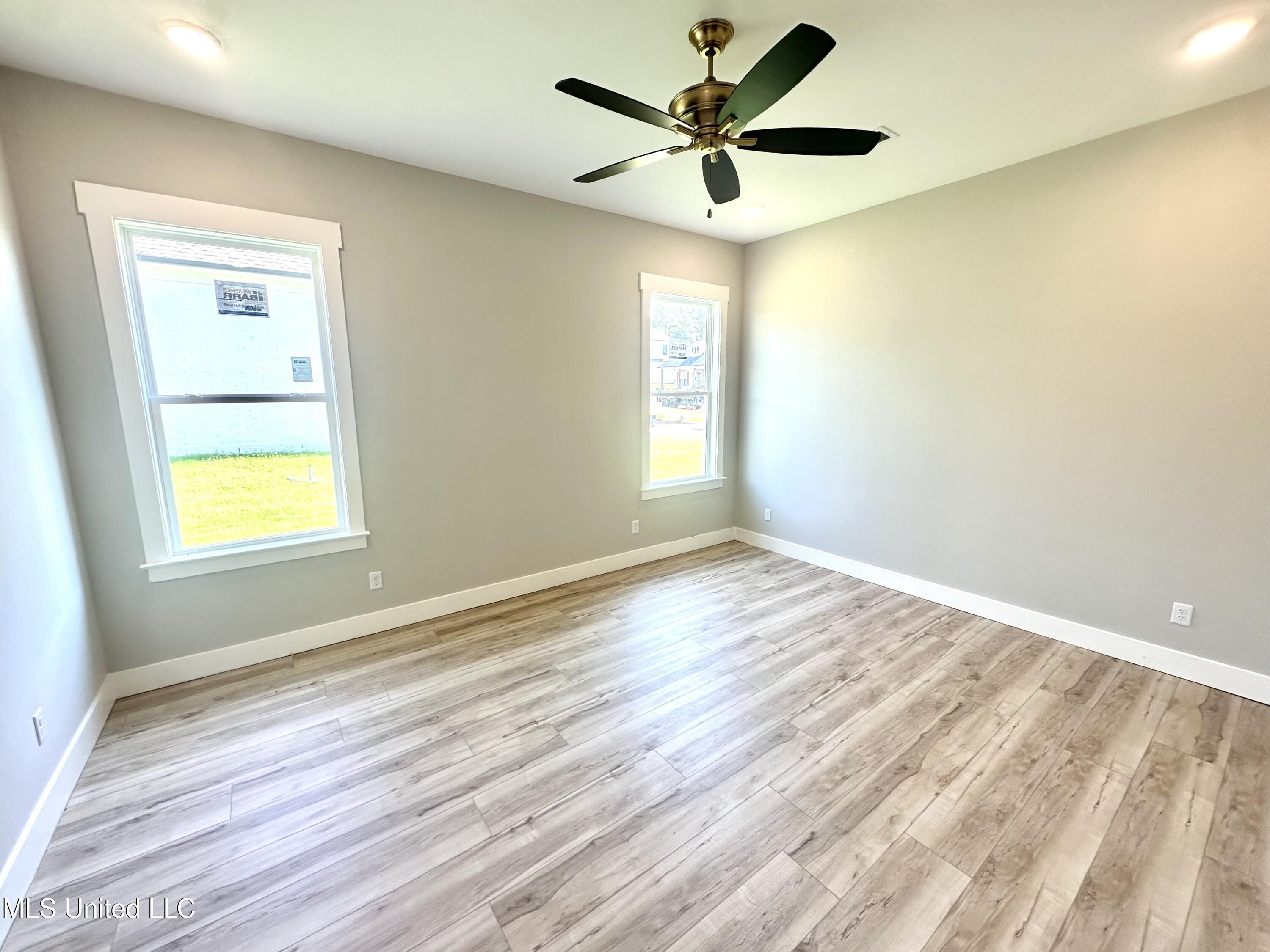 3925 Swan Cove