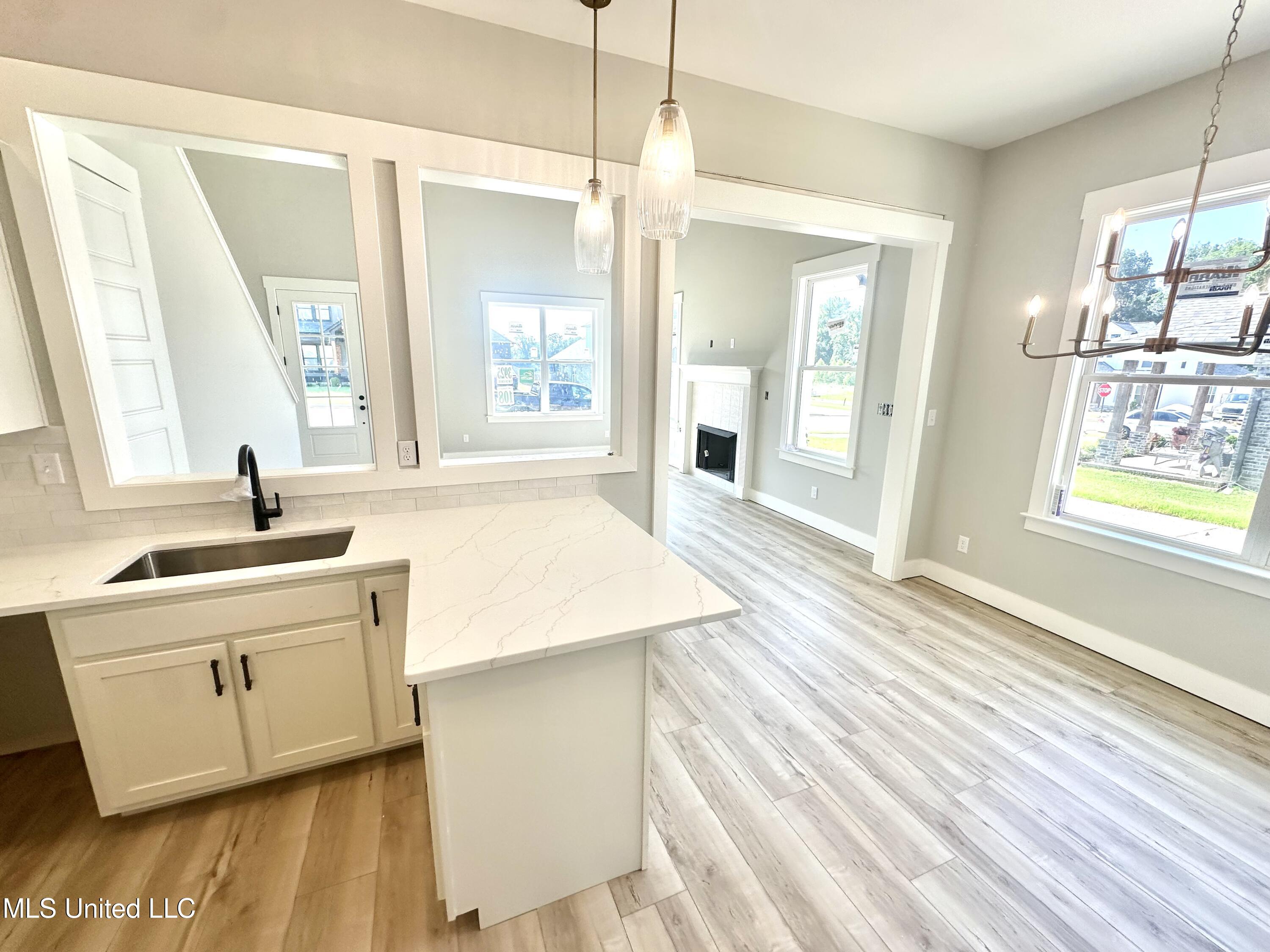 3925 Swan Cove
