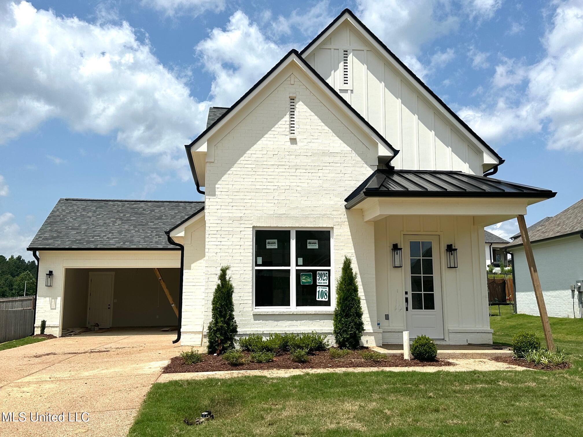 3925 Swan Cove