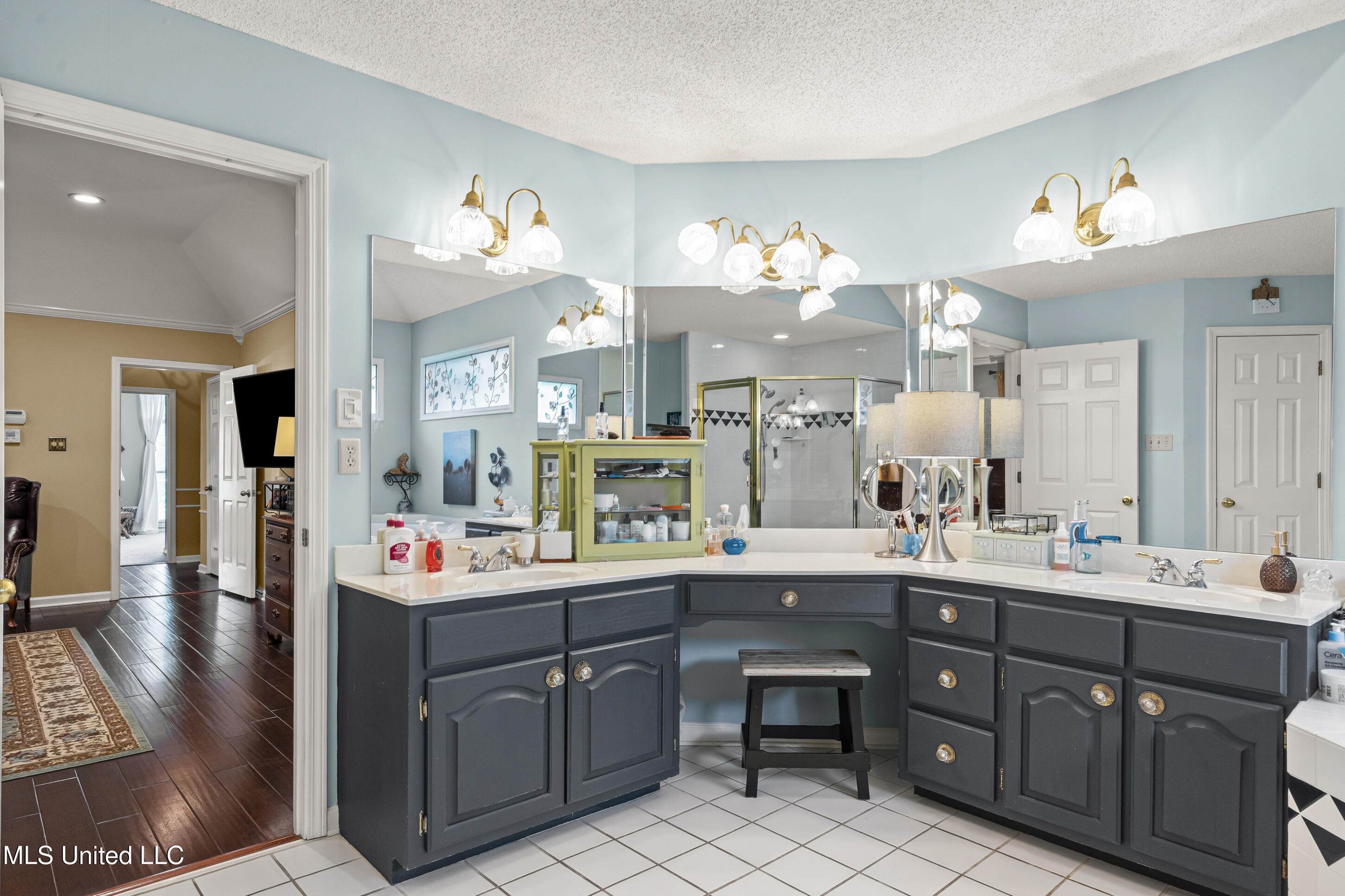 9095 Willow Branch Drive