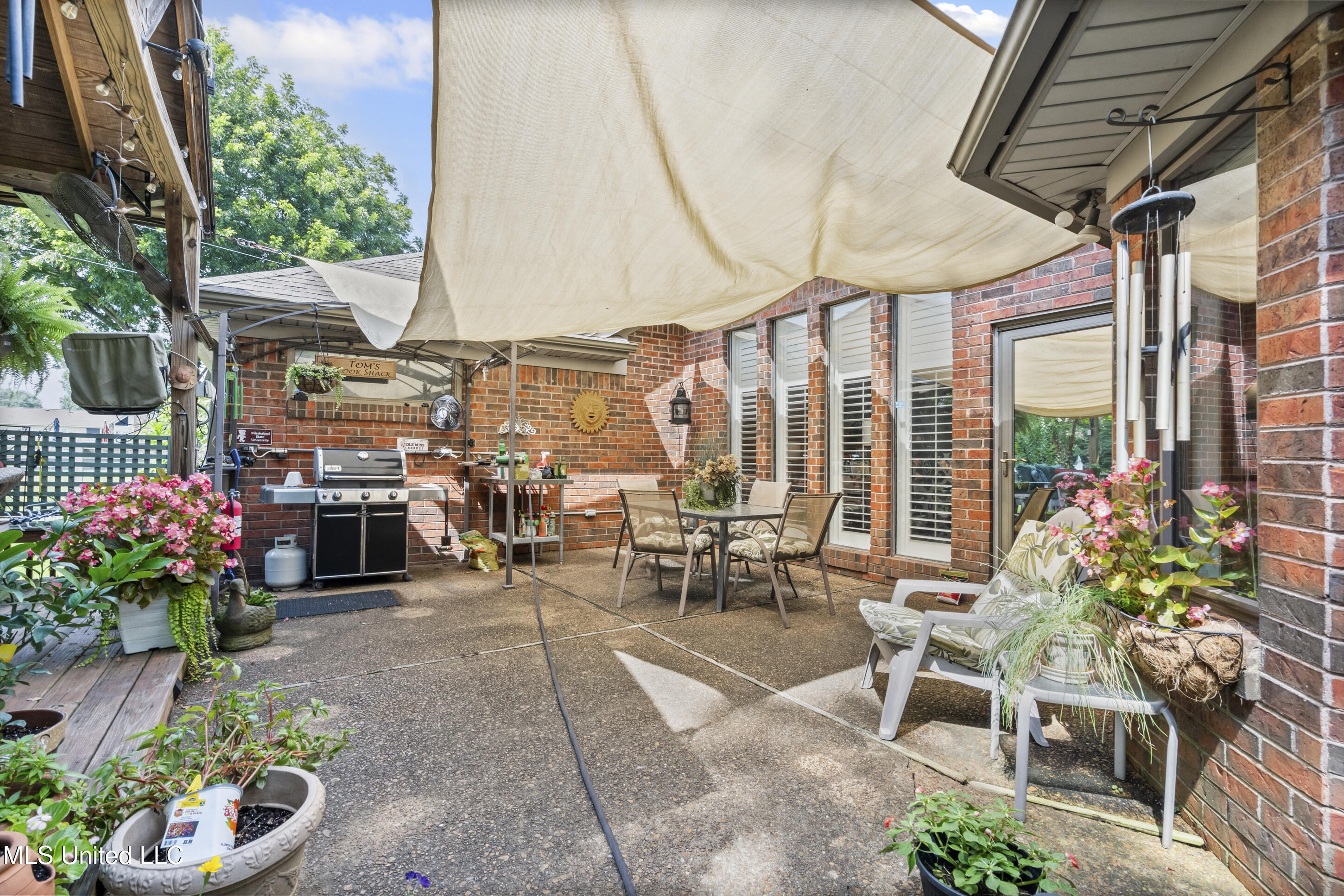 9095 Willow Branch Drive