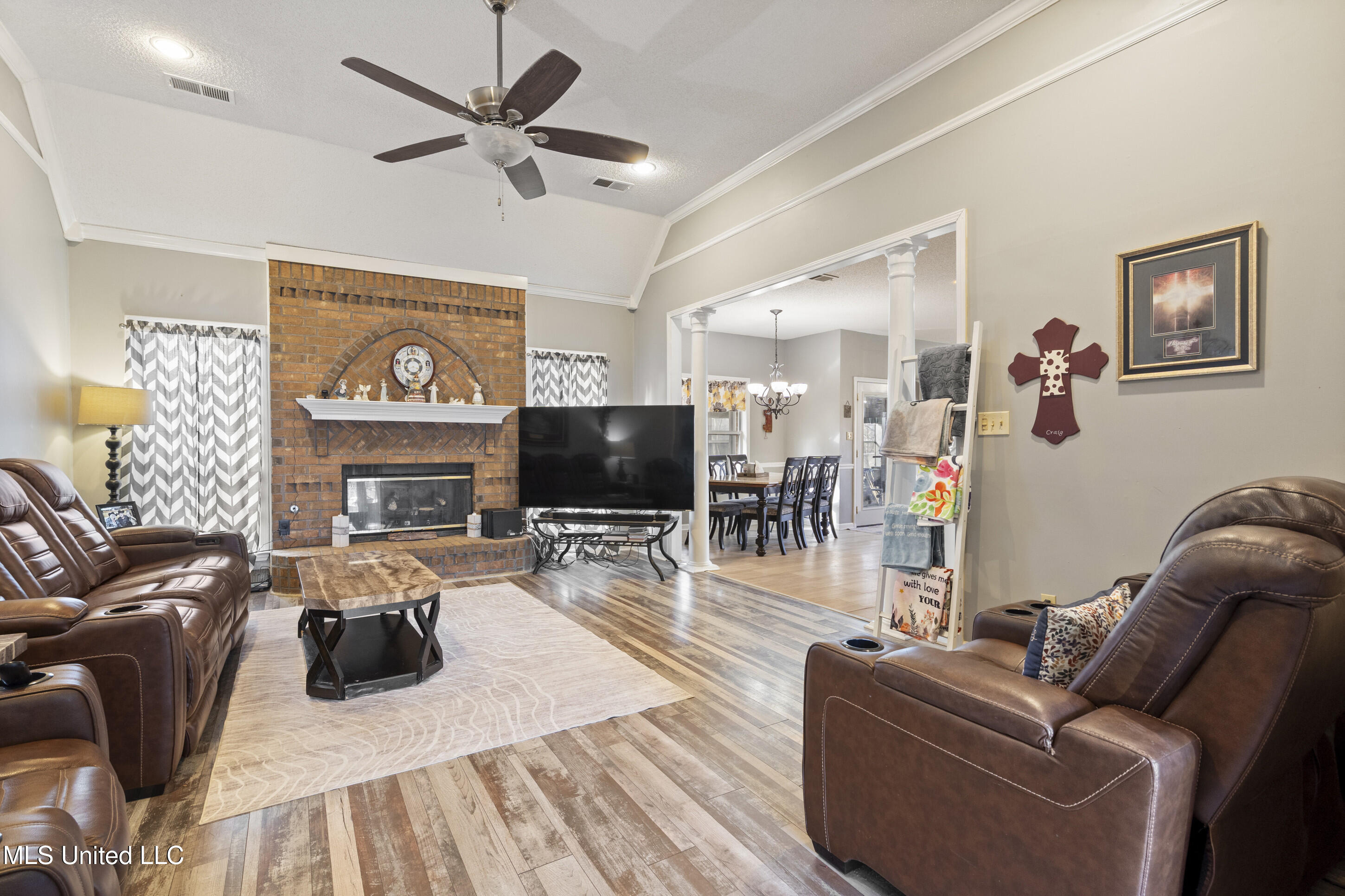 8040 Hunt Club Cove
