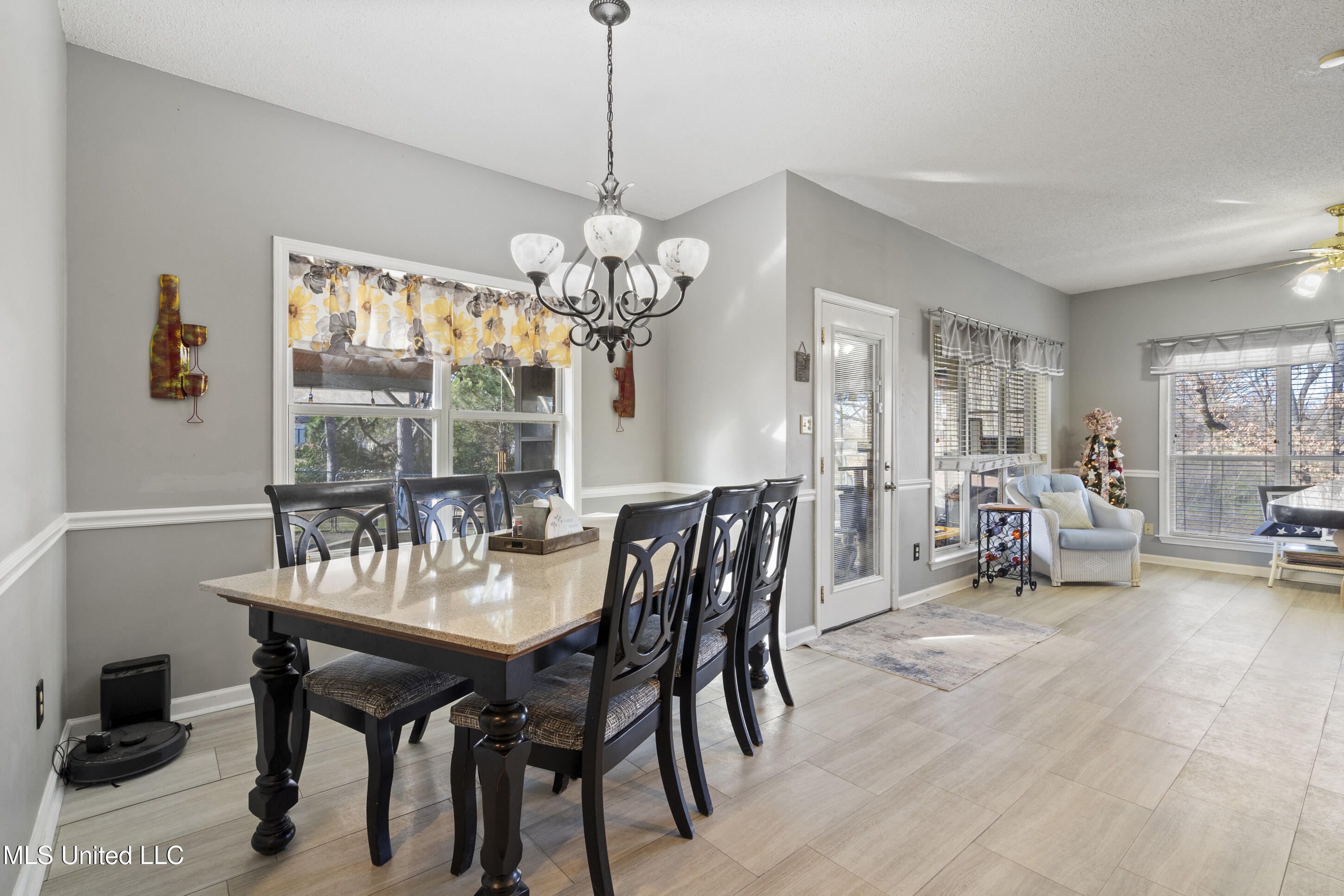 8040 Hunt Club Cove