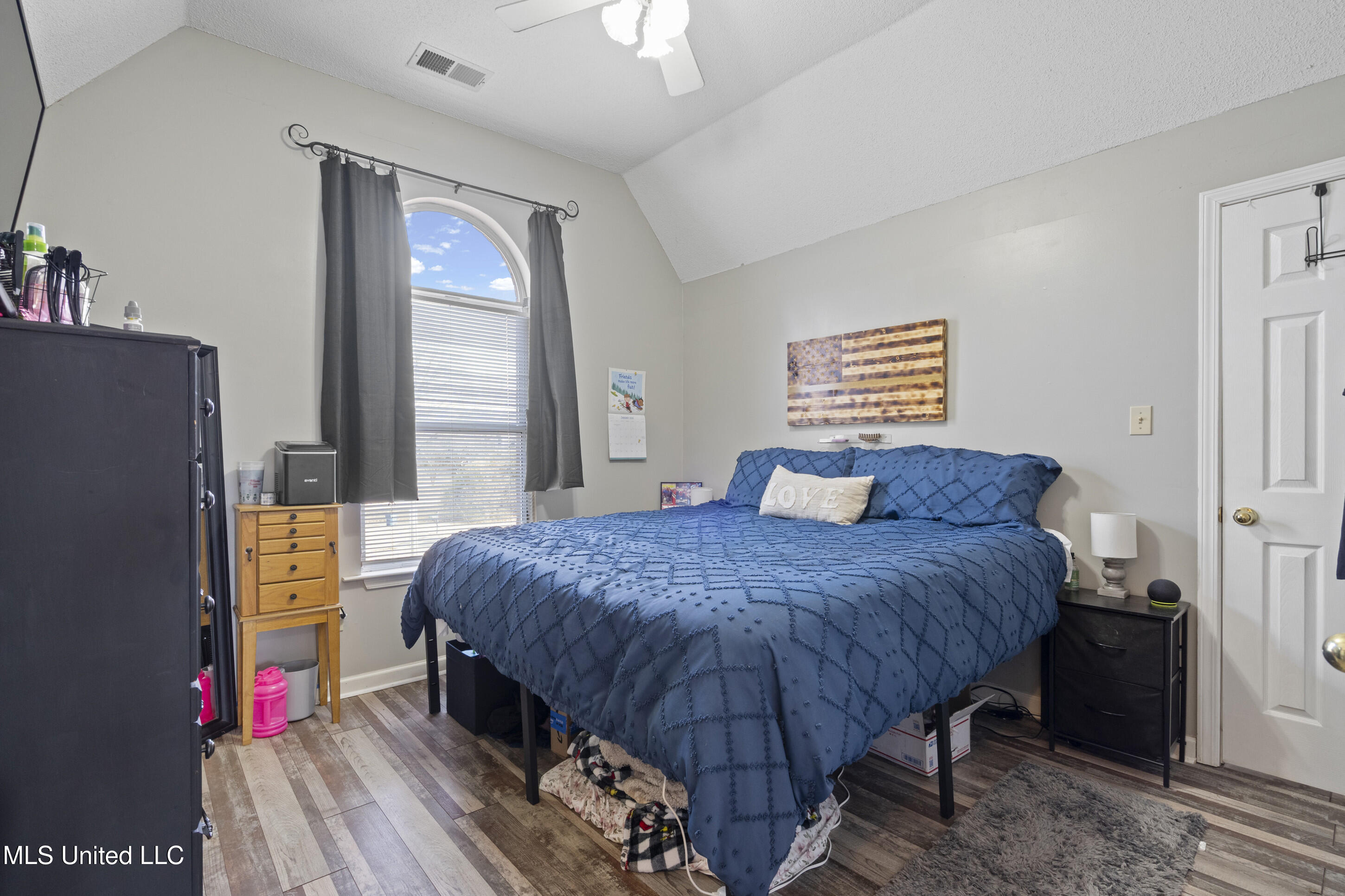 8040 Hunt Club Cove