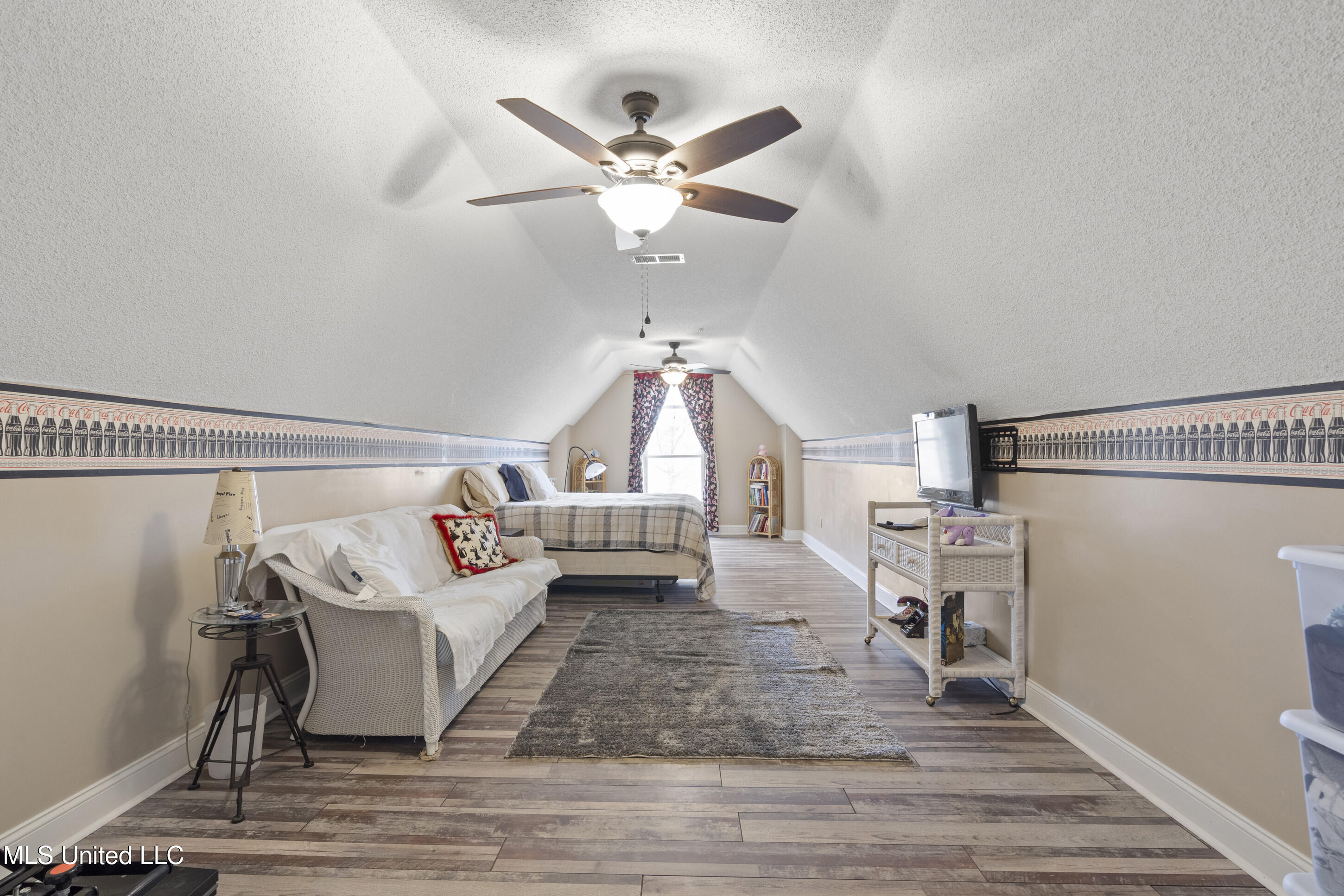 8040 Hunt Club Cove