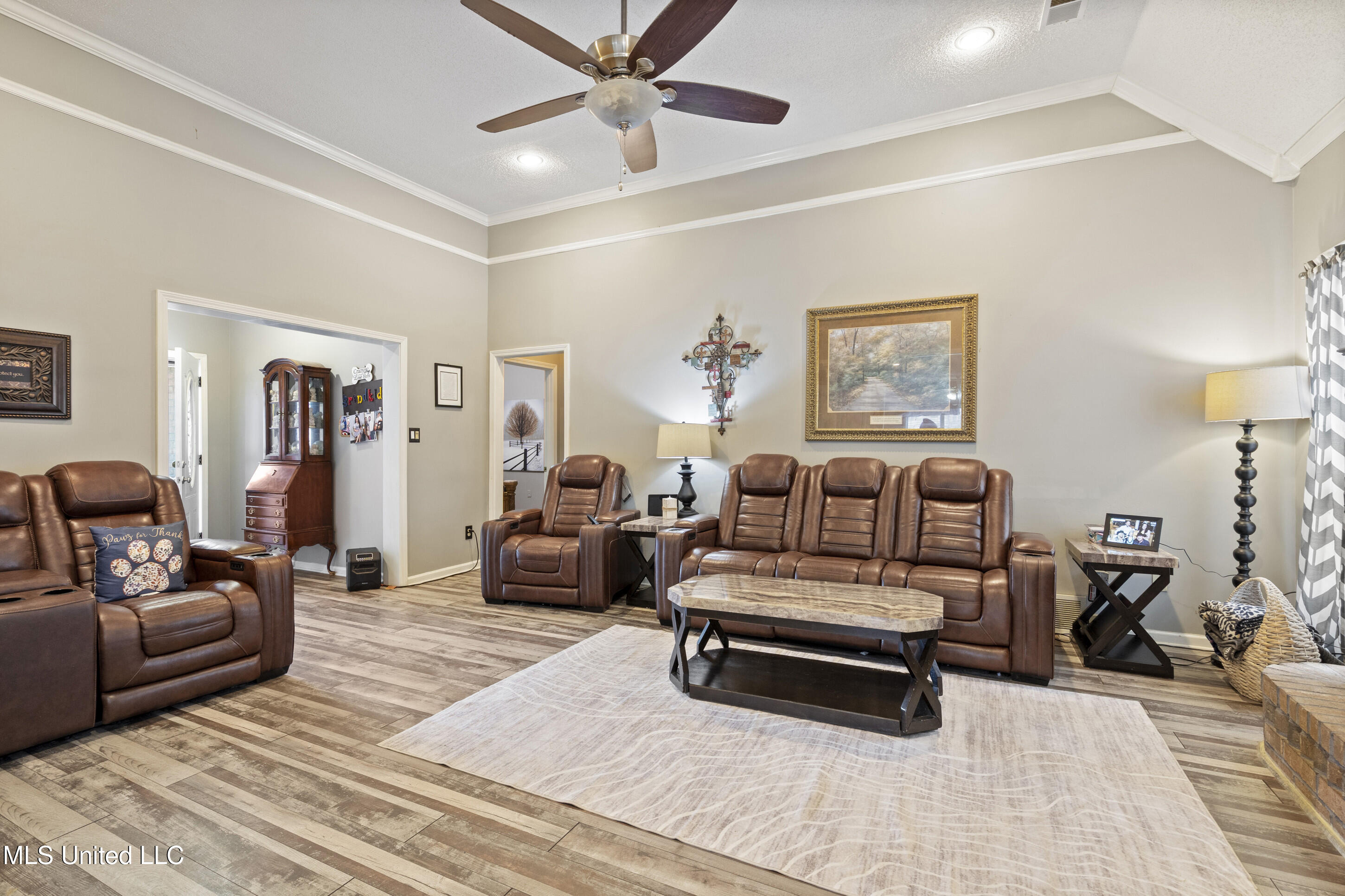 8040 Hunt Club Cove