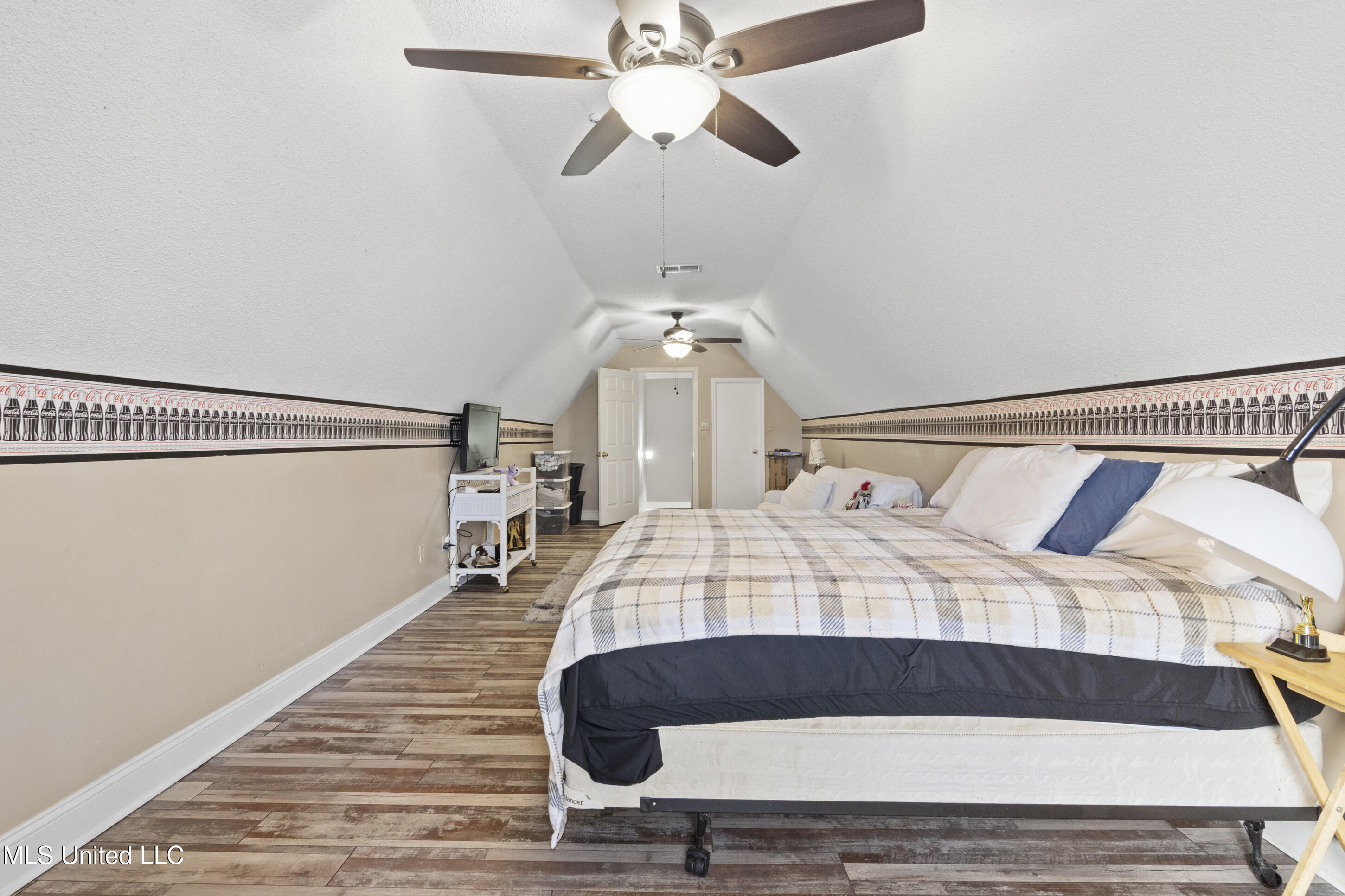 8040 Hunt Club Cove