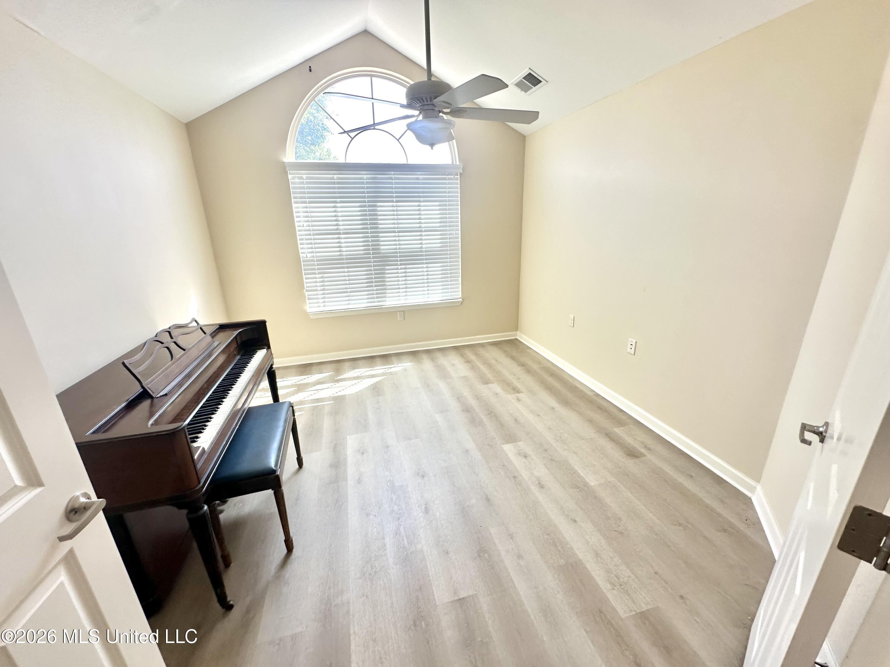 8686 Parkview Oaks Circle