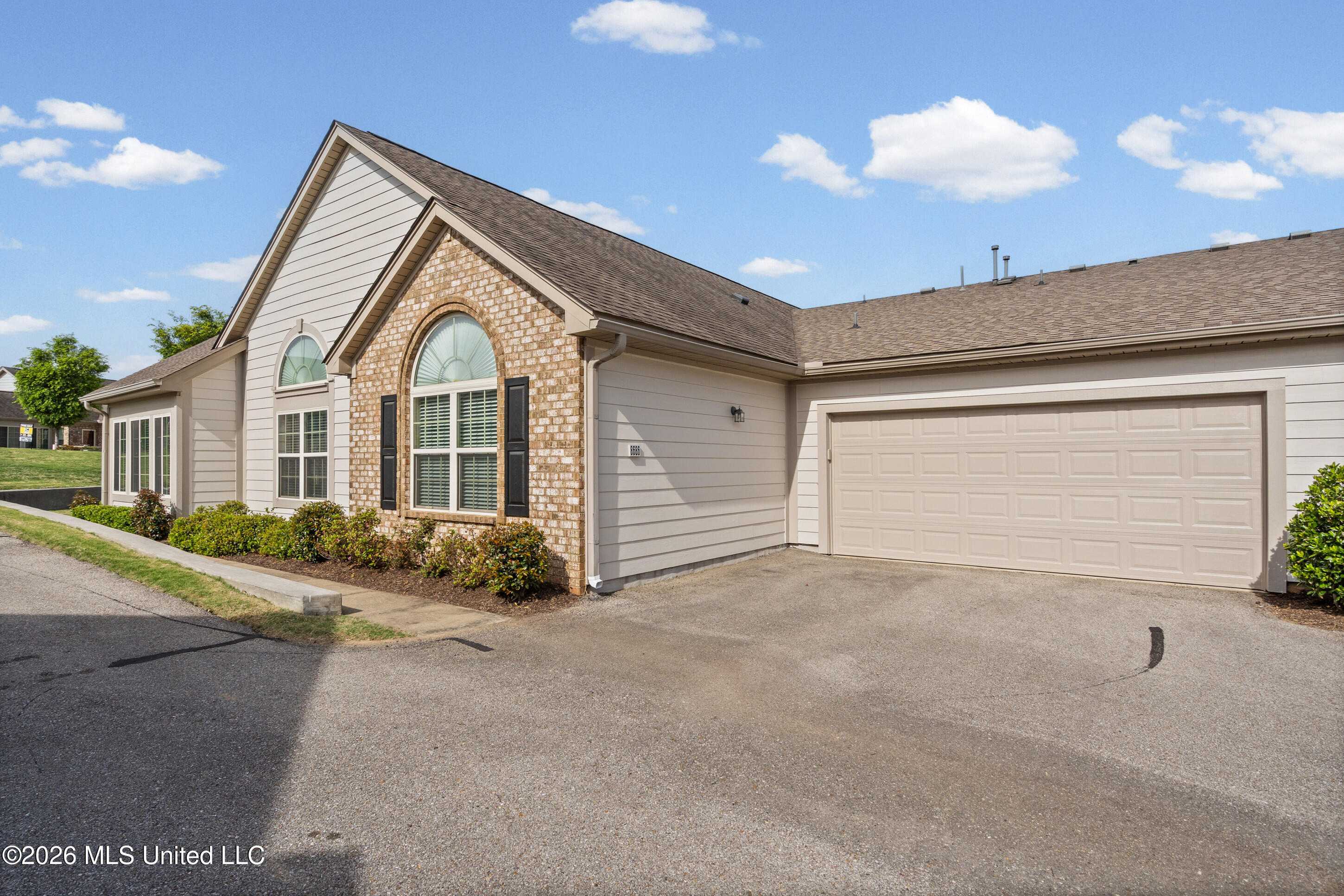 8686 Parkview Oaks Circle