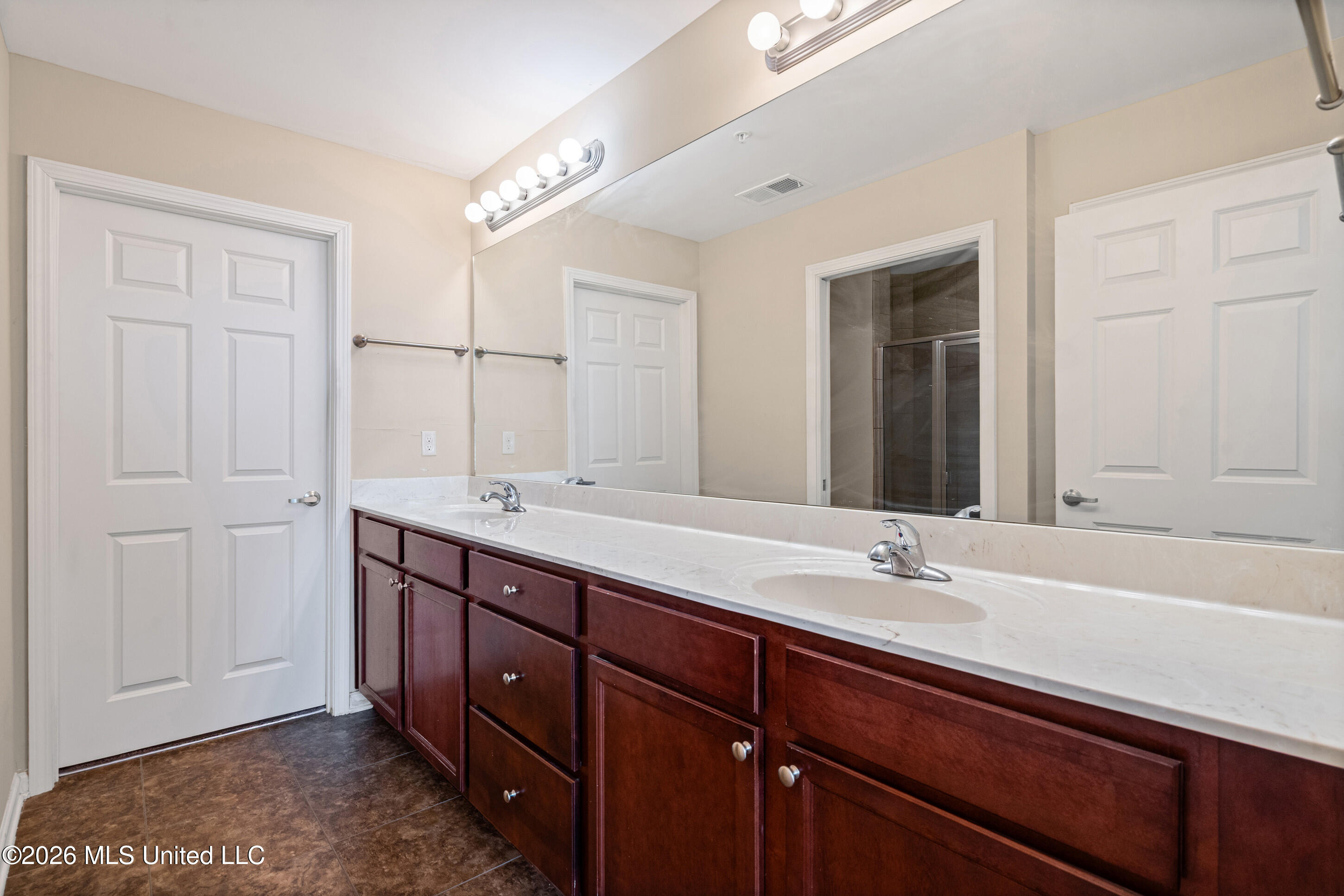 8686 Parkview Oaks Circle