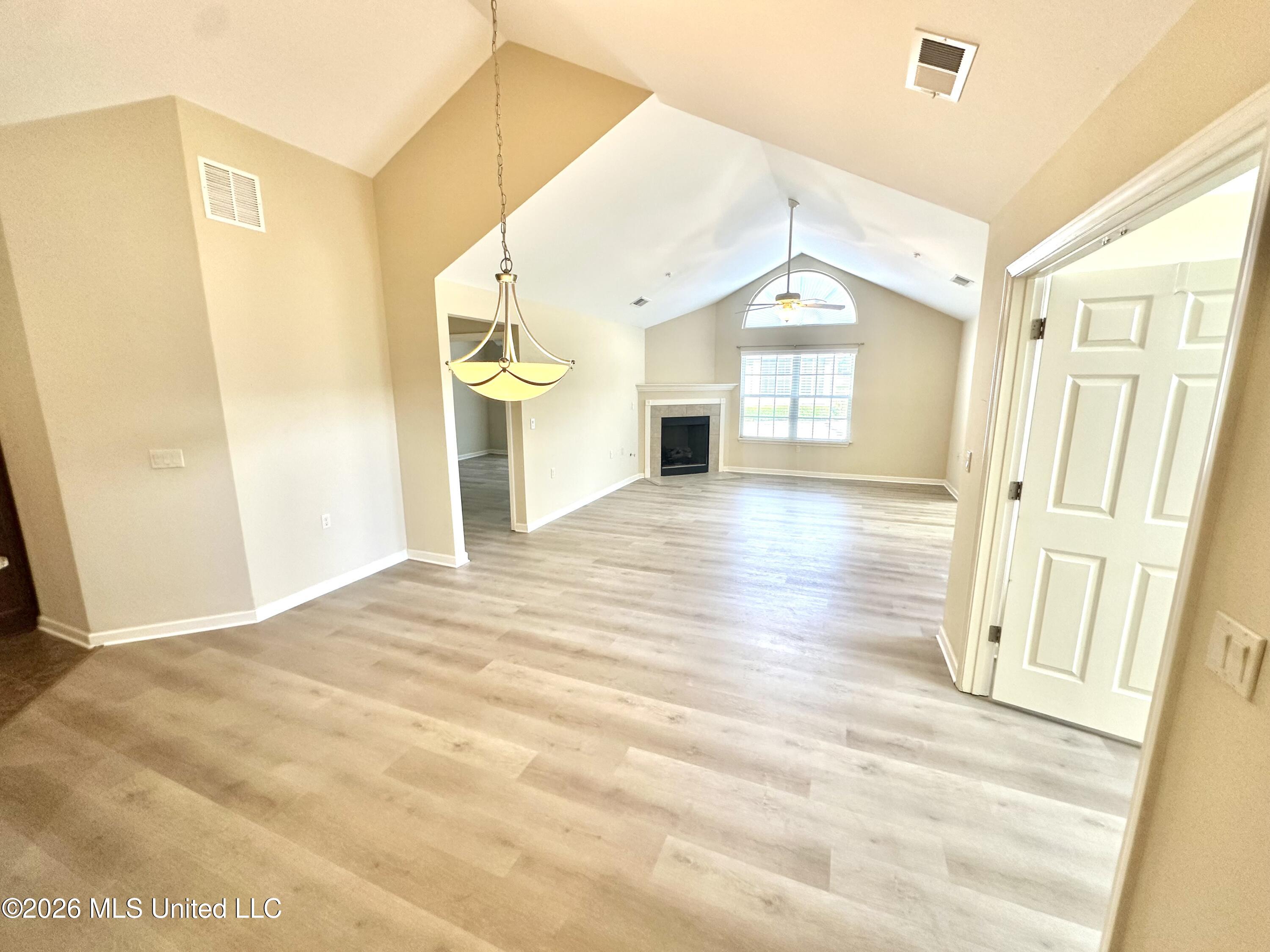 8686 Parkview Oaks Circle