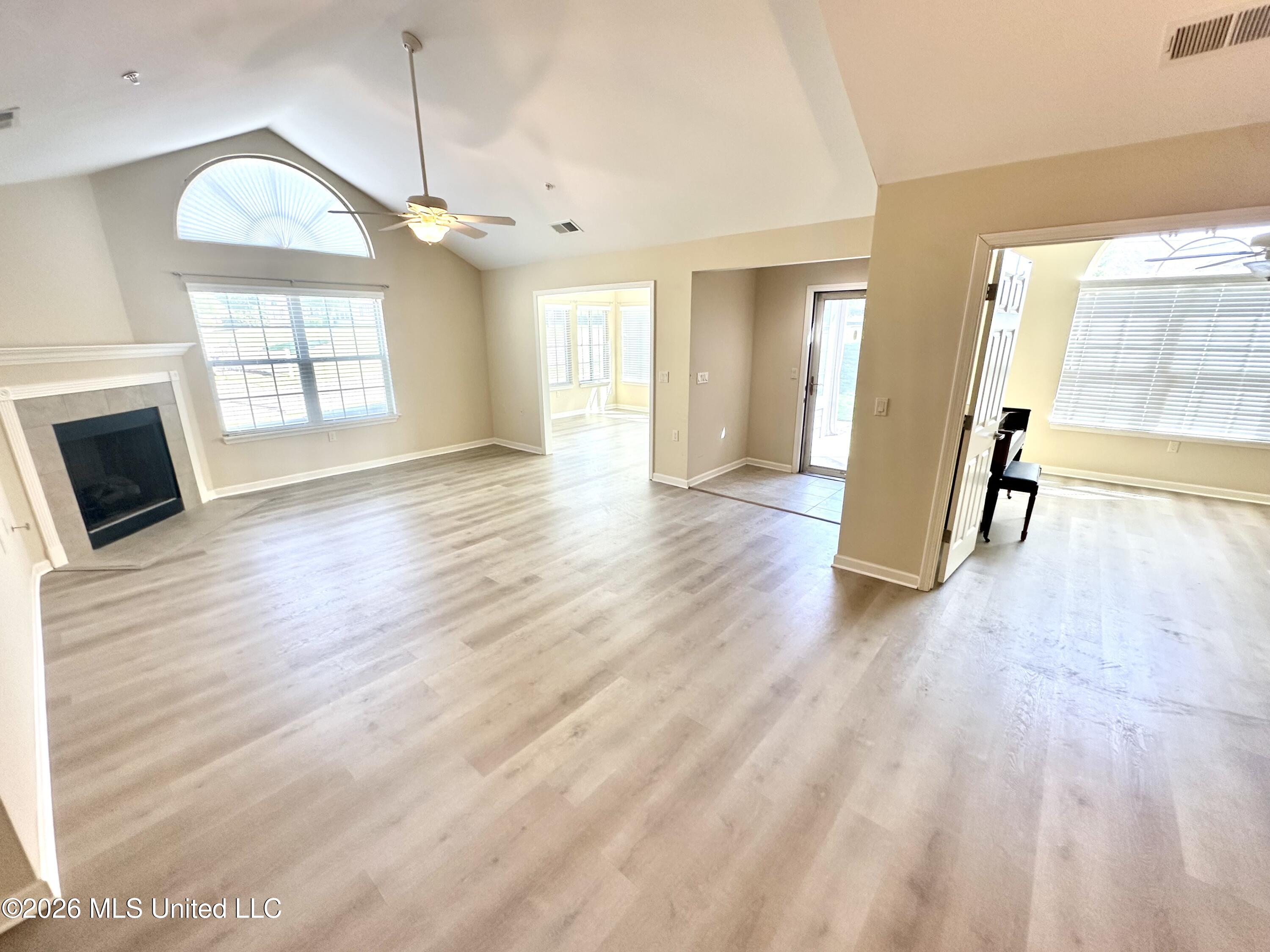 8686 Parkview Oaks Circle