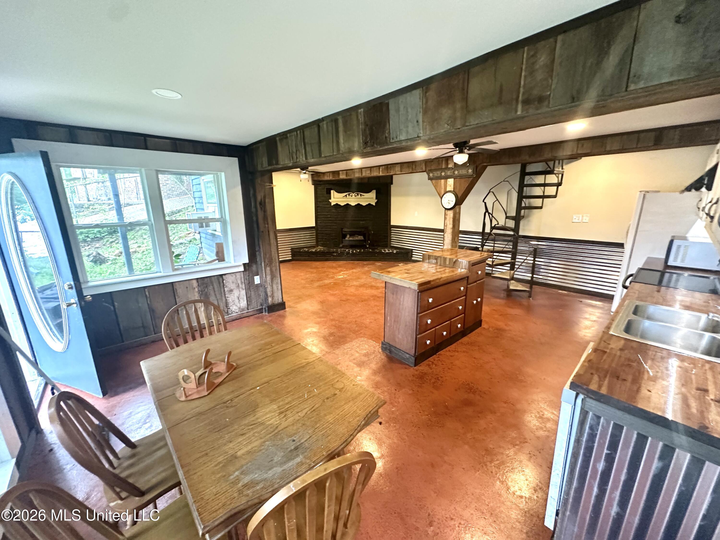 385 Lake Shore Drive